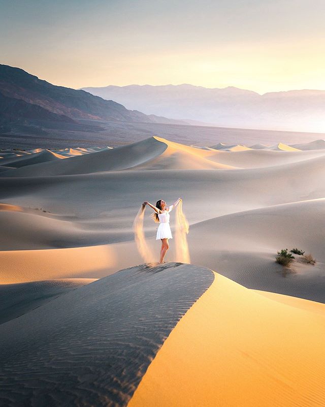 Just as the sun is about to set, it casts the most golden glow across the world in front of you (and behind you, I guess). When you are standing on top of huge golden dunes when this happens, well, you get a LOT of gold.. and it&rsquo;s GLORIOUS. I&r