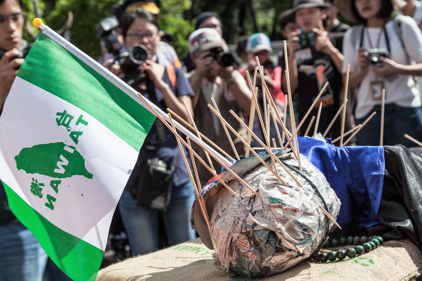 However, the Taiwanese viewed the R.O.C. as yet more colonizers. A saying at the time was, "The dogs have left, but the pigs have arrived." Photo: Effigy of the R.O.C. with chopsticks to the head.
