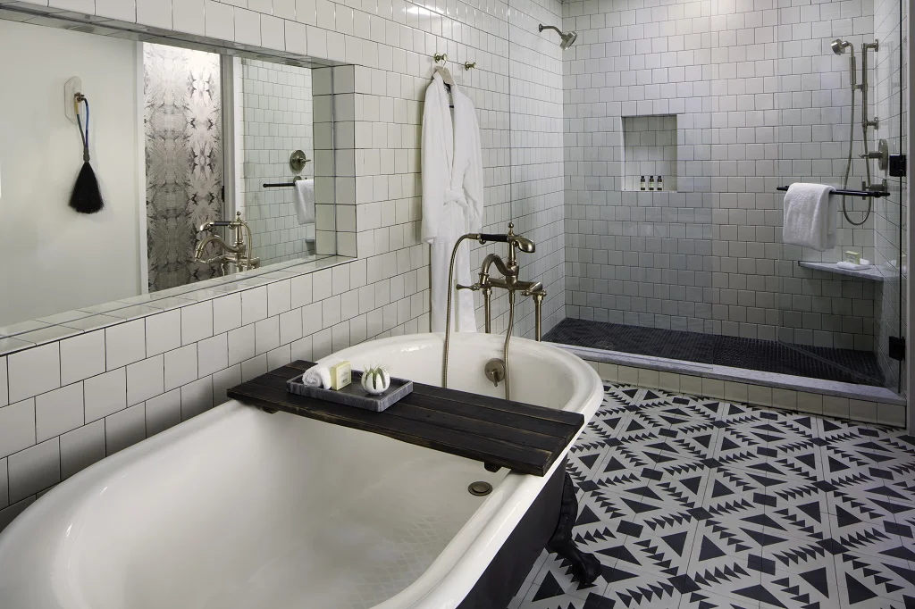9-13-16_ThompsonNashville_GuestBath2.jpg