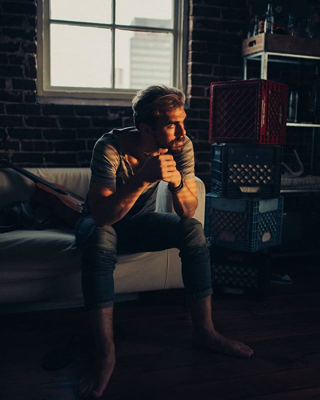 Ever enchanted by the window light at sunset in this place.
I've been forcing myself to have some alone time lately.
I kind of hate it, which tells me it's just what I need.
●○
📷: @davidcallenphoto