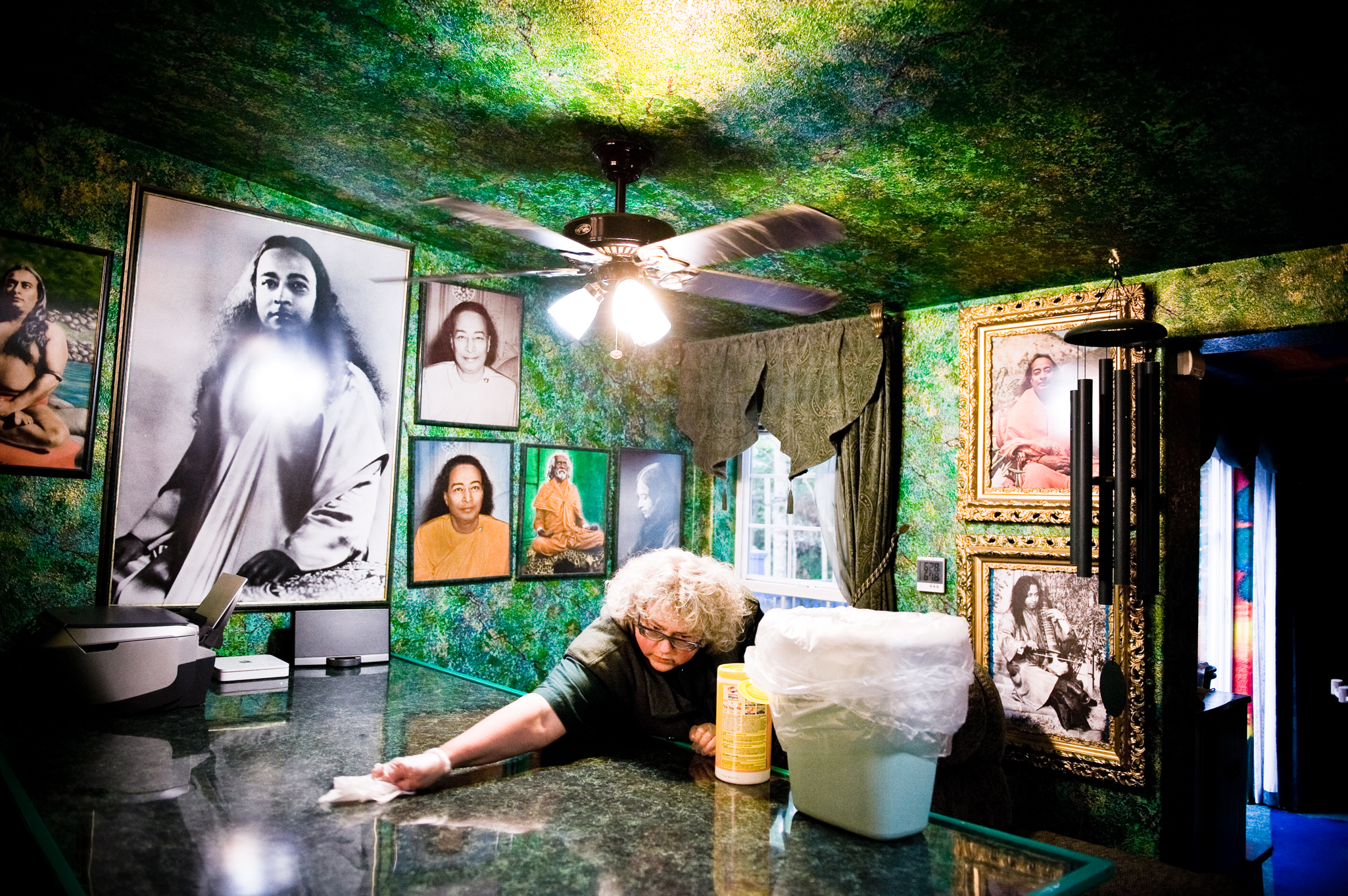  In 1980 Leska was first introduced to her Guru, Sri Sri Paramahansa Yogananda, who became the most important thing in her life and for a period of time she wanted to be a nun. &nbsp;Her house is liberally decorated with framed pictures off him, thou