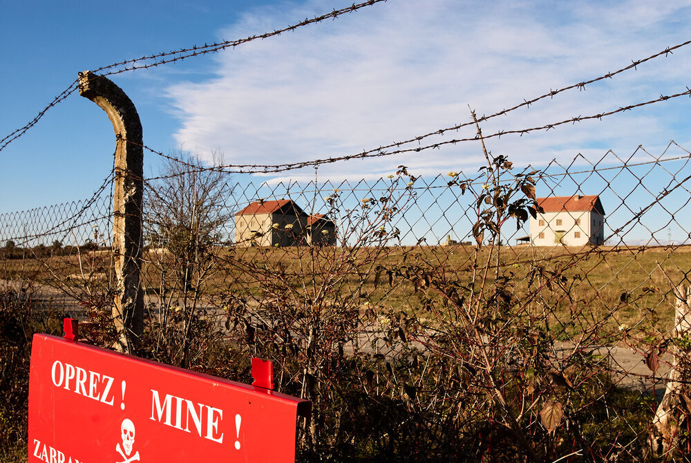 LANDMINES IN CROATIA - GEO MAGAZINE