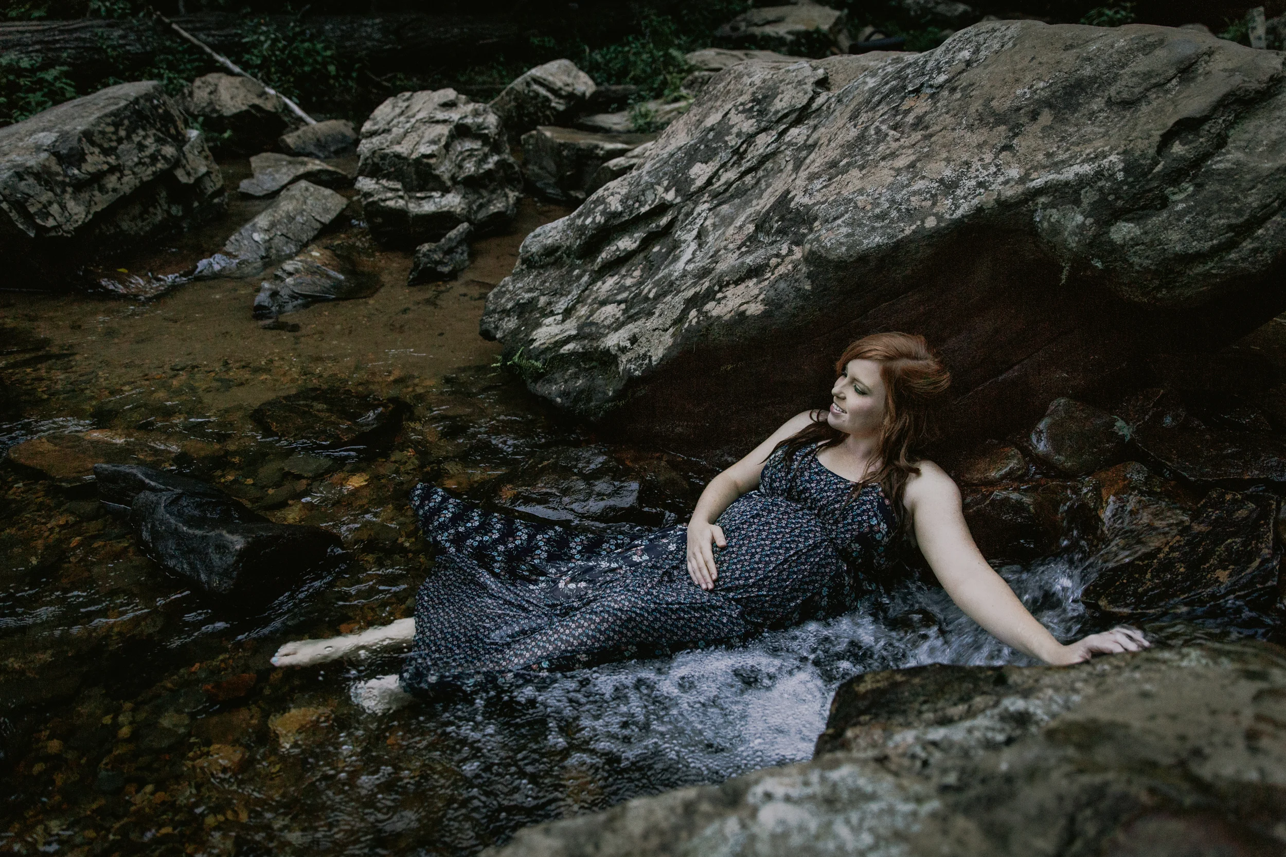 Georgia-Waterfall-Outdoor-Maternity-Lifestyle-Photographer-12.jpg