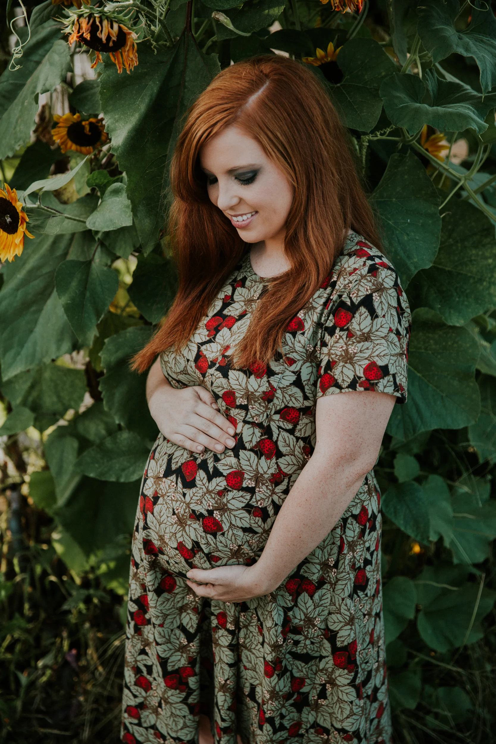 Georgia-Outdoor-Couple-Maternity-Jaemor-Farm-36.jpg