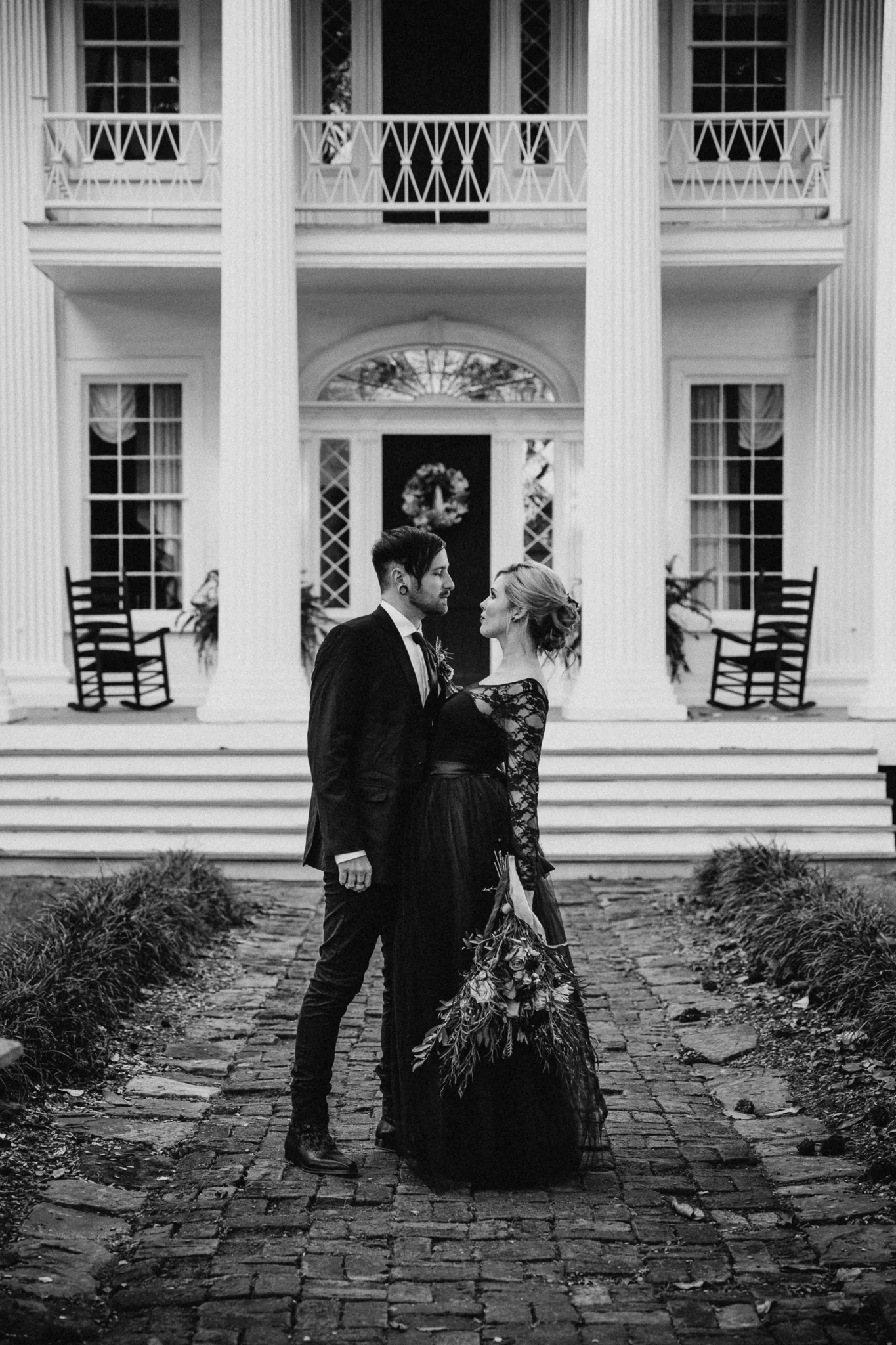 Georgia-Couples-Haunted-Halloween-Wedding-18.jpg