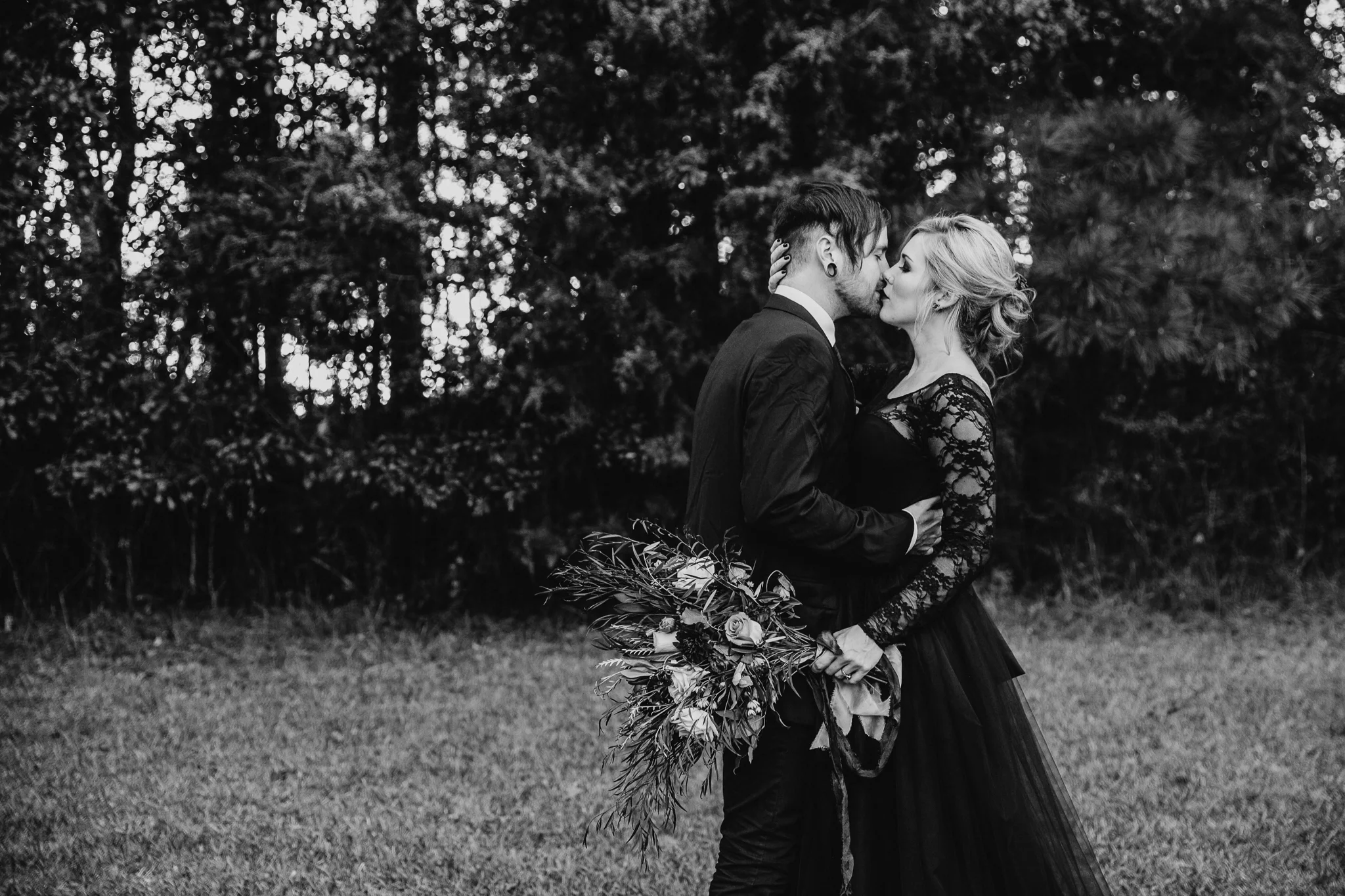 Georgia-Couples-Haunted-Halloween-Wedding-27.jpg