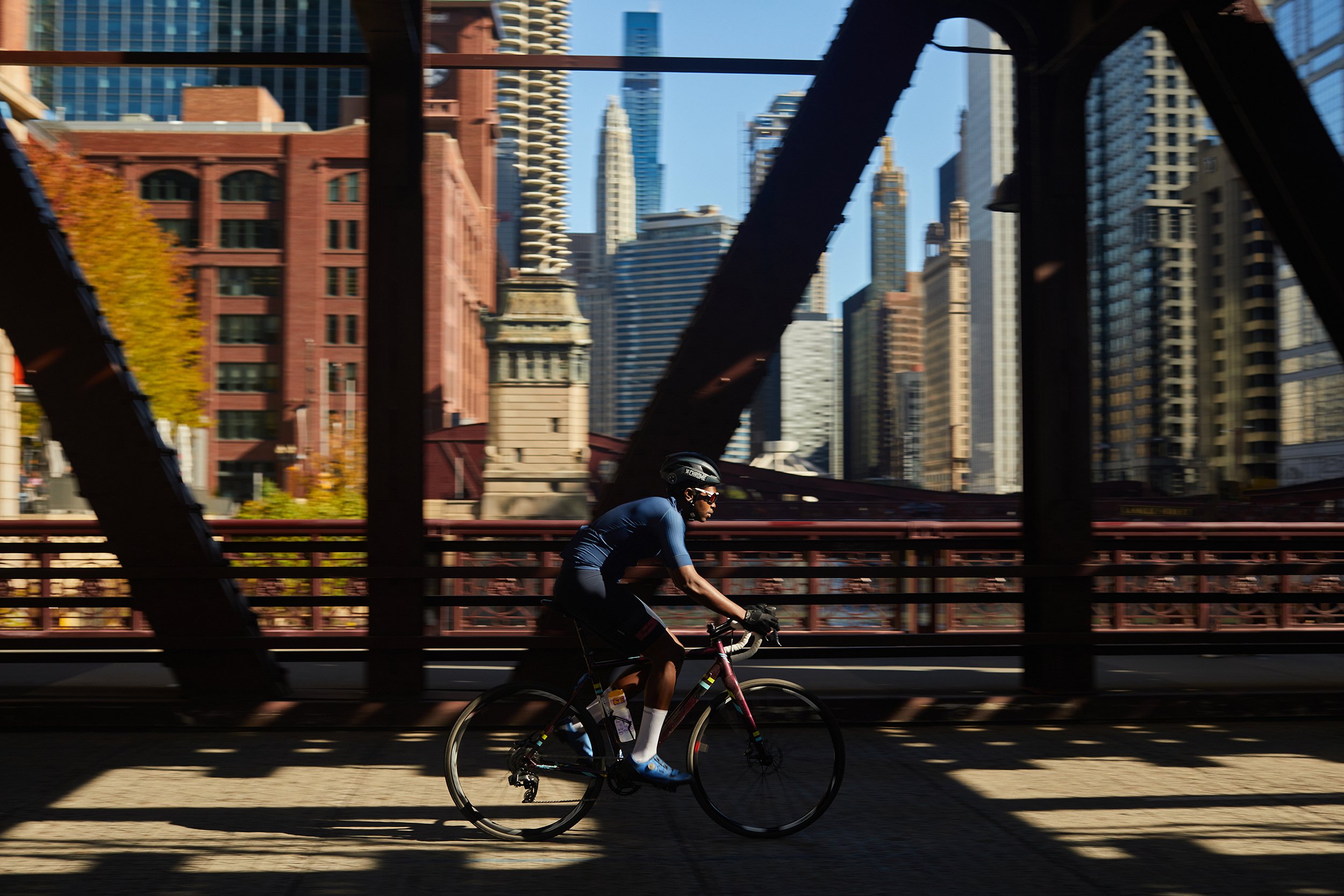 cyclist-bicycle-bridge-biking-sports-athletics-athlete-chicago-photography (Copy)