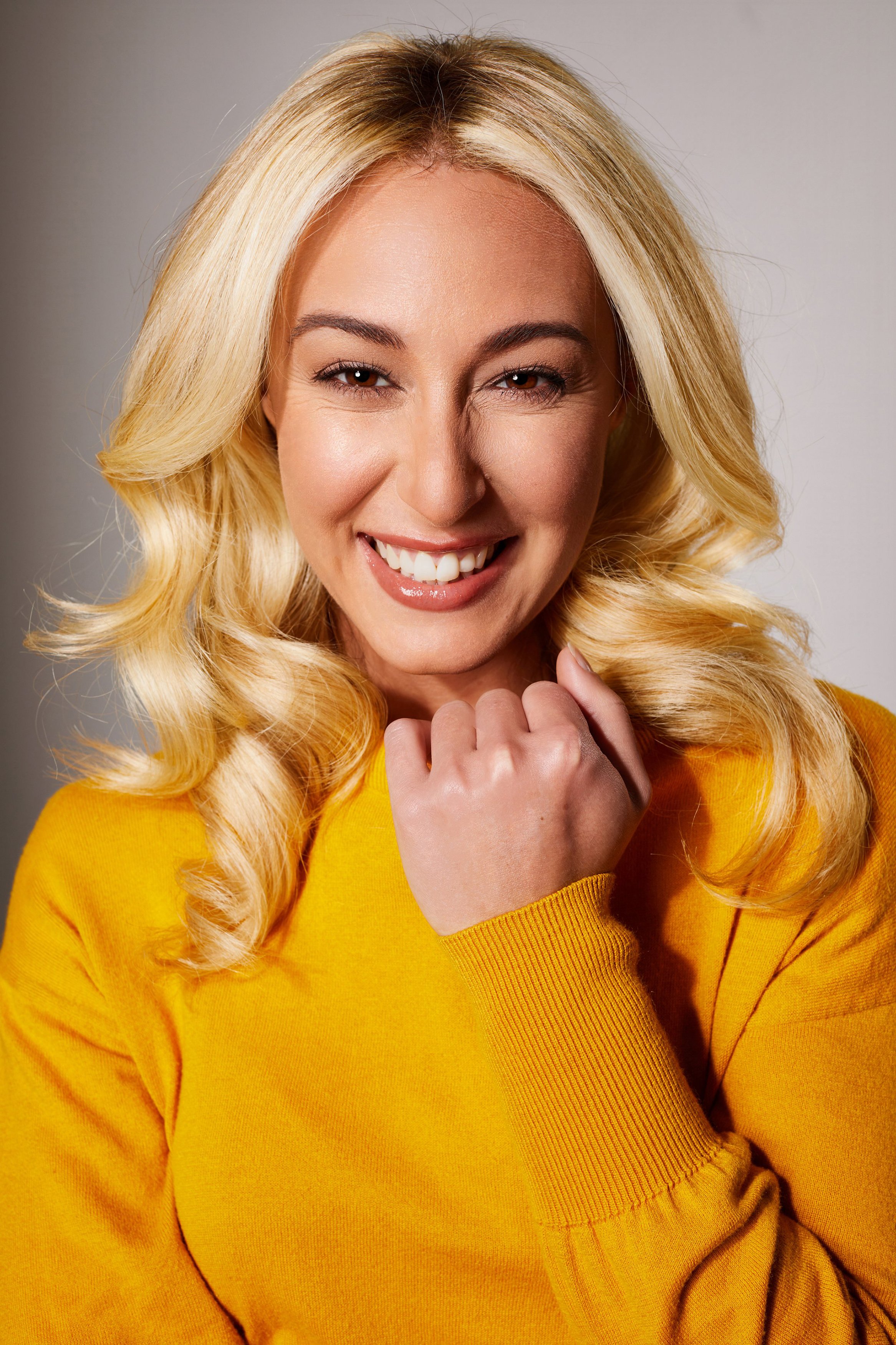 portrait-blonde-yellow-sweater-smiling-1