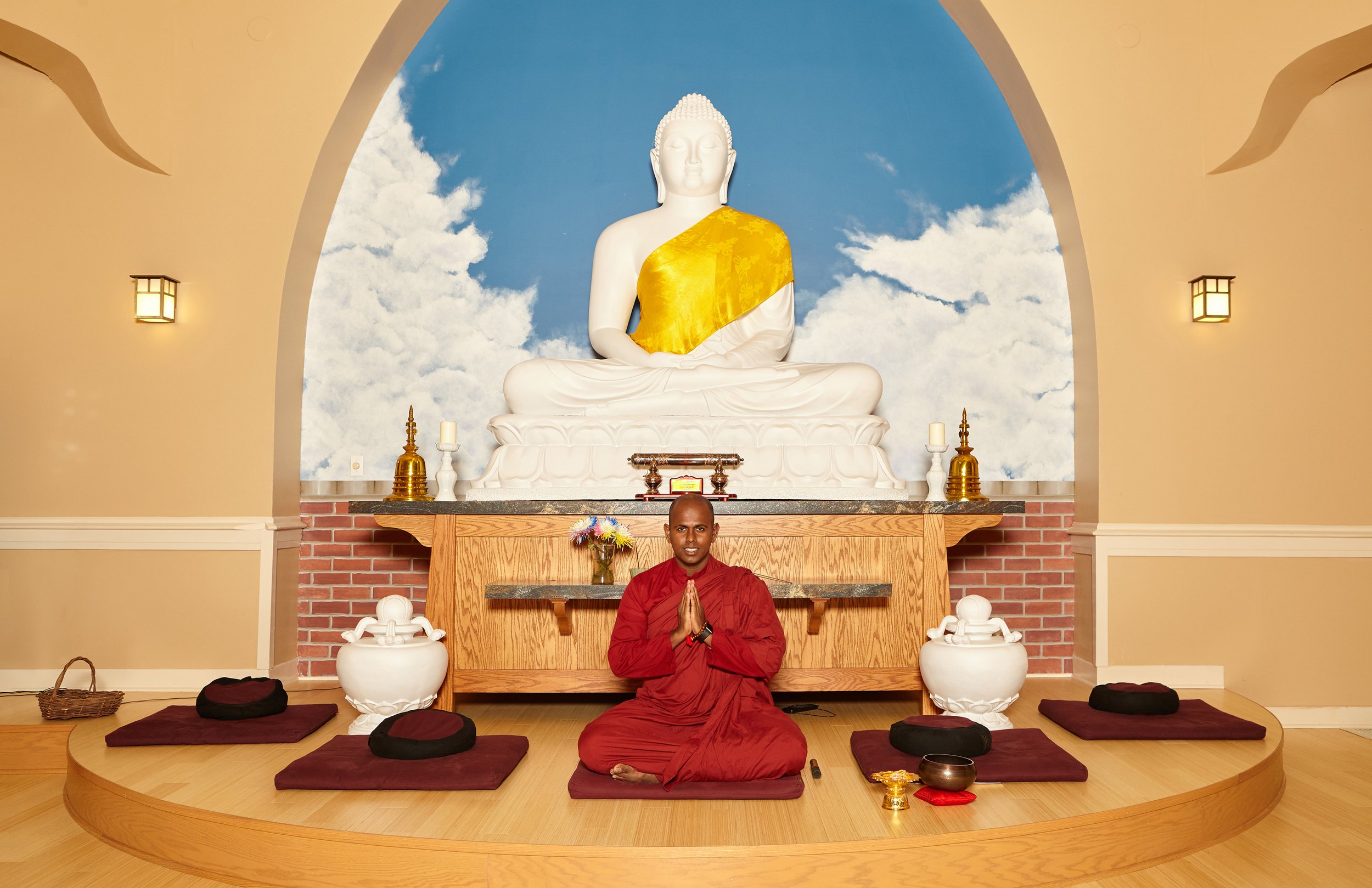 buddhist-monk-environmental-portrait-photography-1