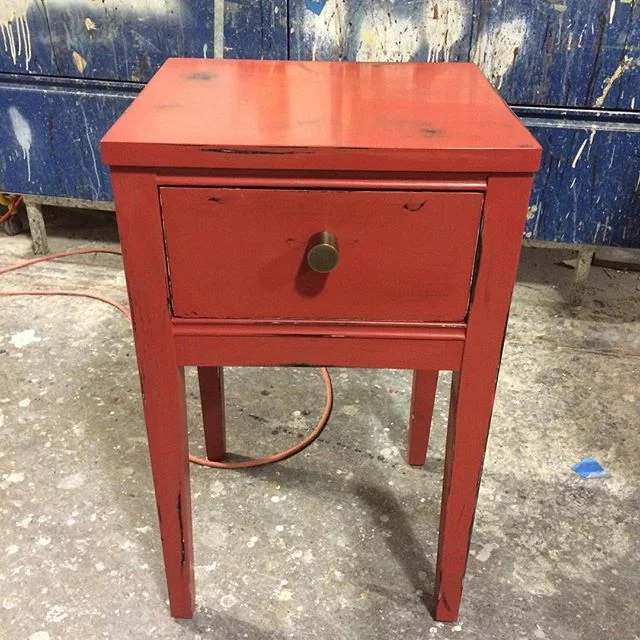 Beautiful rub-through lacquer finish on this charming end table.