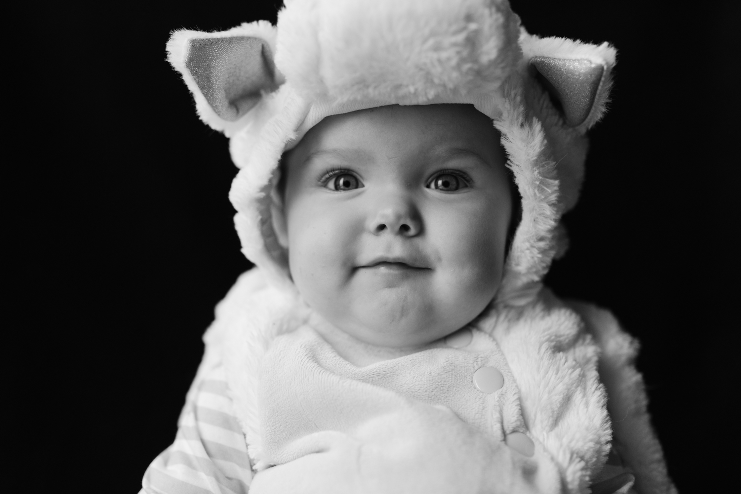20171031-black-white-portrait-girl-halloween.jpg