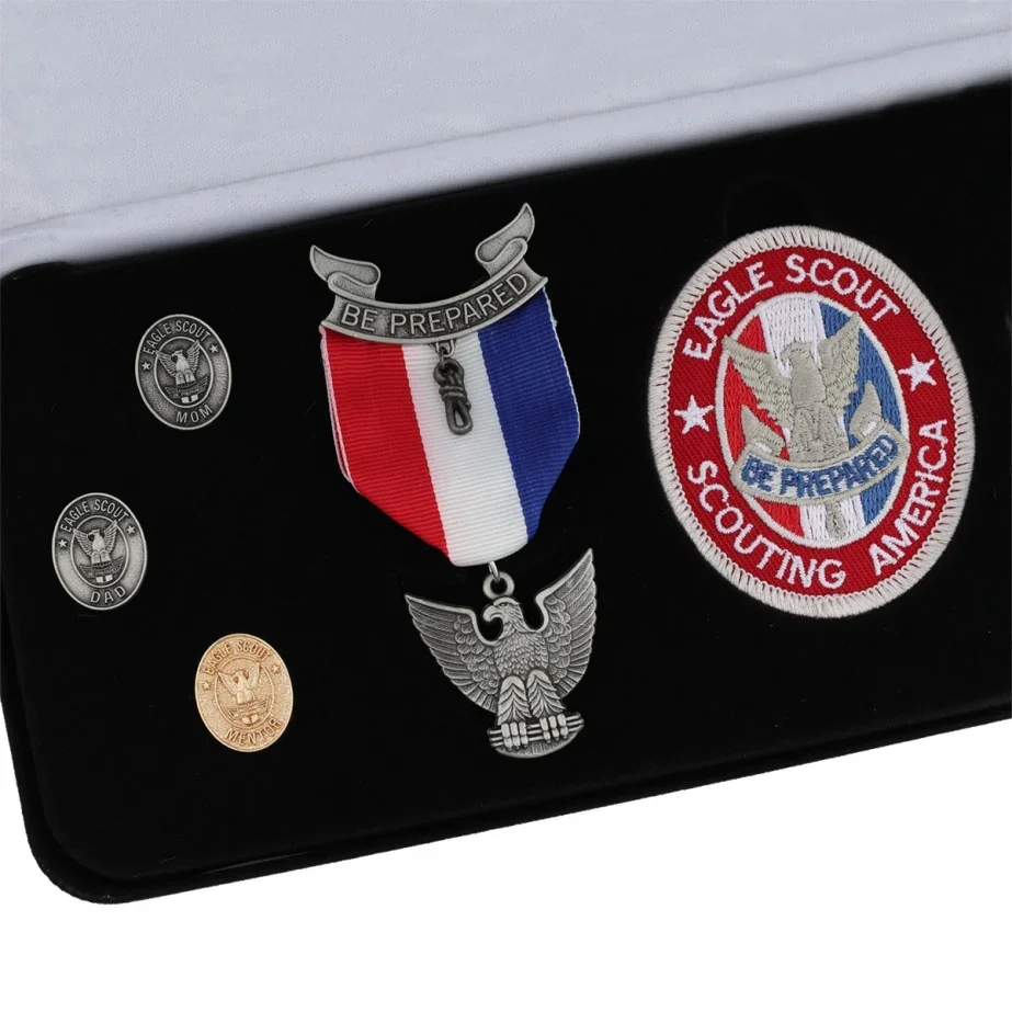 6638899_eagle_scout_award_kit_openbox2.webp
