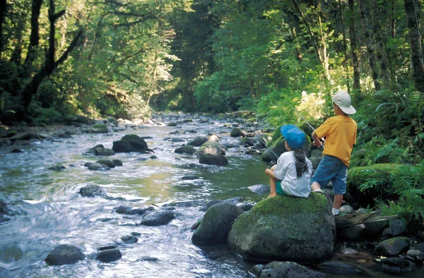Michael Shakarjian - kids_fishing.jpg