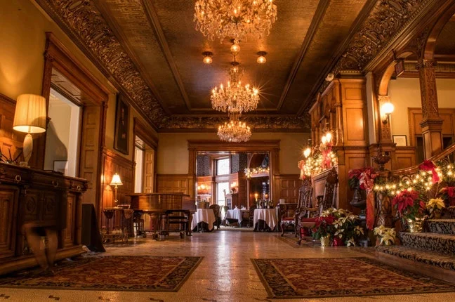 The Whitney Mansion at Christmas time. Photo credits: www.herecometheguide.com