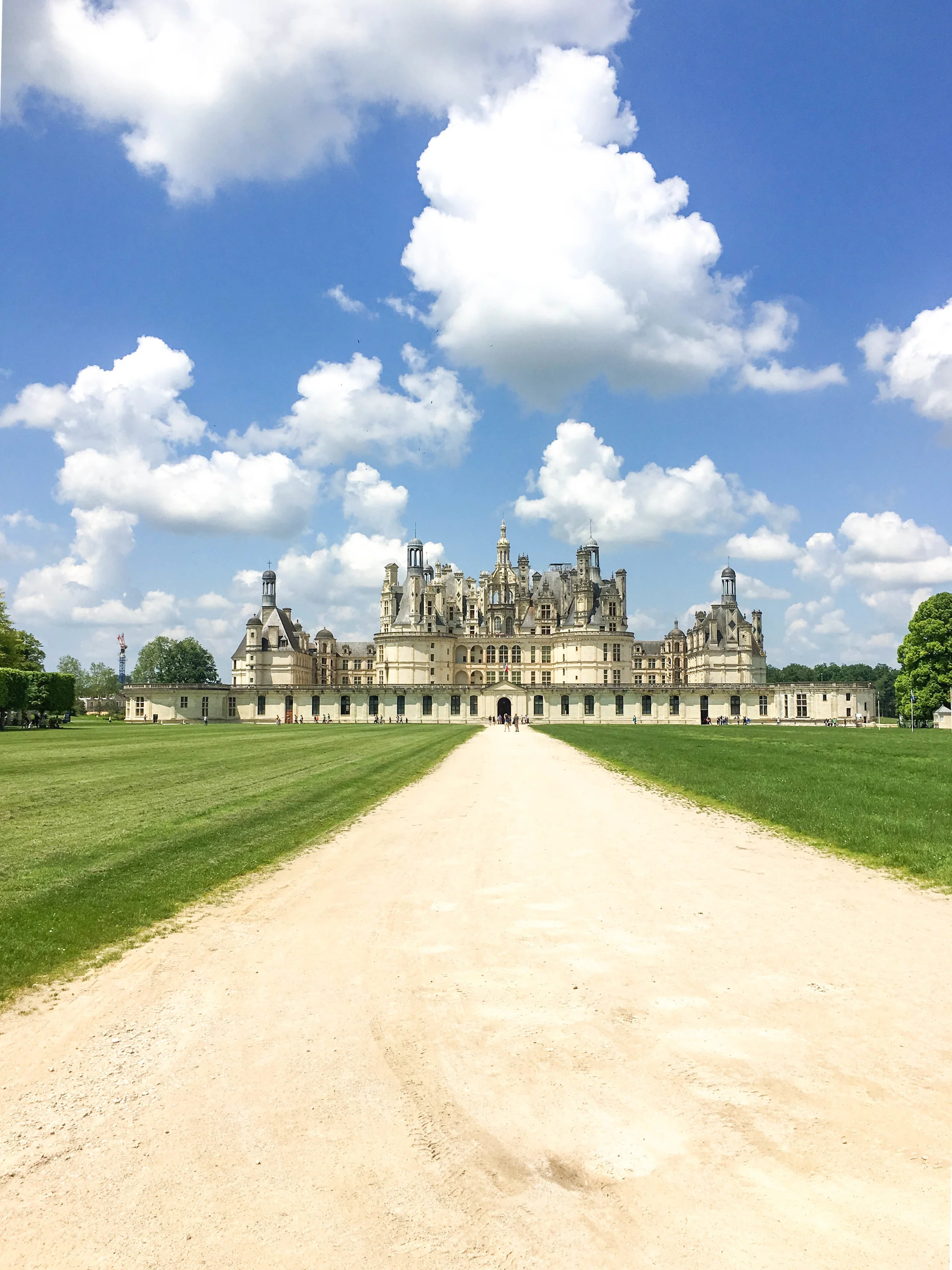 A Three-Day Itinerary to the Best of Loire Valley, France | A perfect itinerary and travel guide for a long weekend in the land of fairytale castles and hot air balloons. | Where to stay in Amboise | What to Do in Loire Valley | Châteaux Cheverny, V…