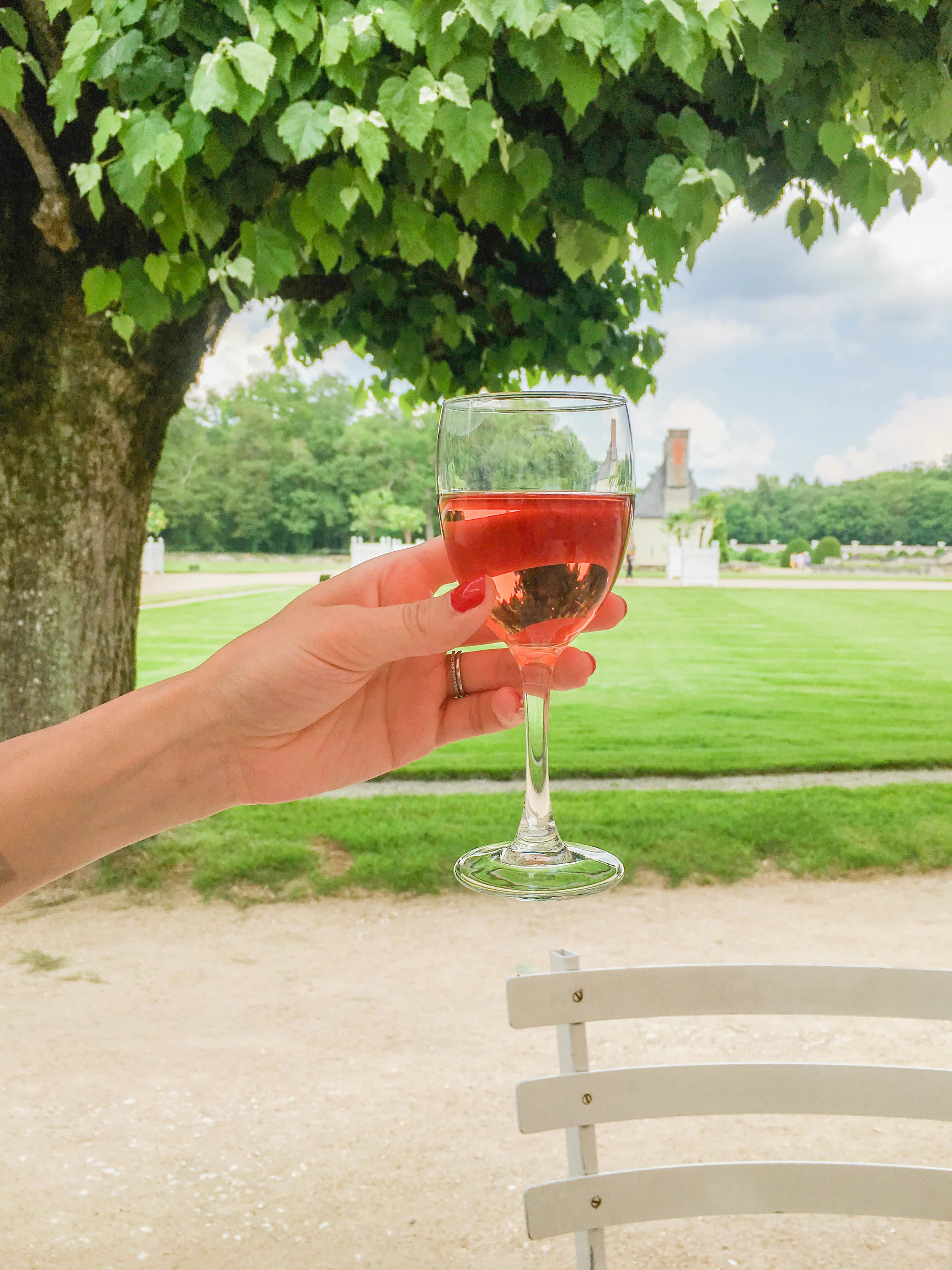 A Three-Day Itinerary to the Best of Loire Valley, France | A perfect itinerary and travel guide for a long weekend in the land of fairytale castles and hot air balloons. | Where to stay in Amboise | What to Do in Loire Valley | Châteaux Cheverny, V…