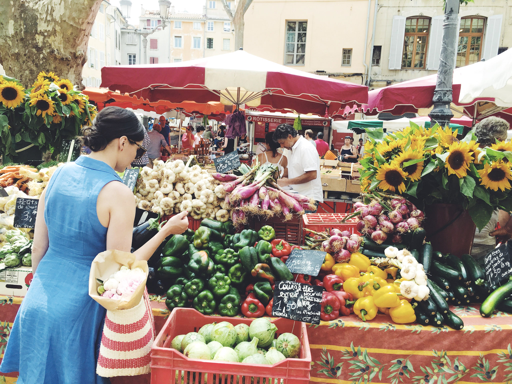 Saturday market in Aix-en-Provence, France | #mfrancisdesigntravels