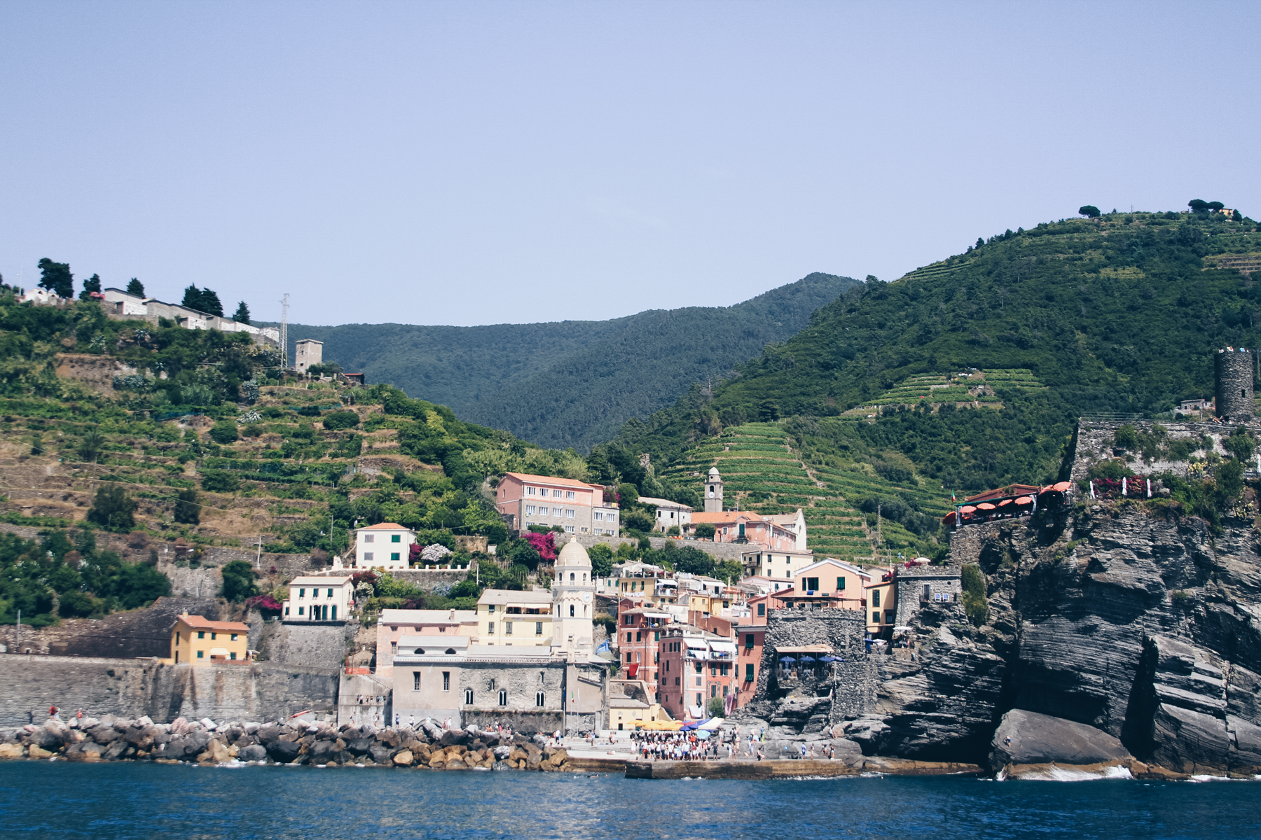 How (Not) to See Cinque Terre, Italy in One Day | You just can’t see all five towns on a day trip! But with this guide of the best things to do (from beaches and hiking paths to food and views), you can plan your own perfect Cinque Terre itinerary -…