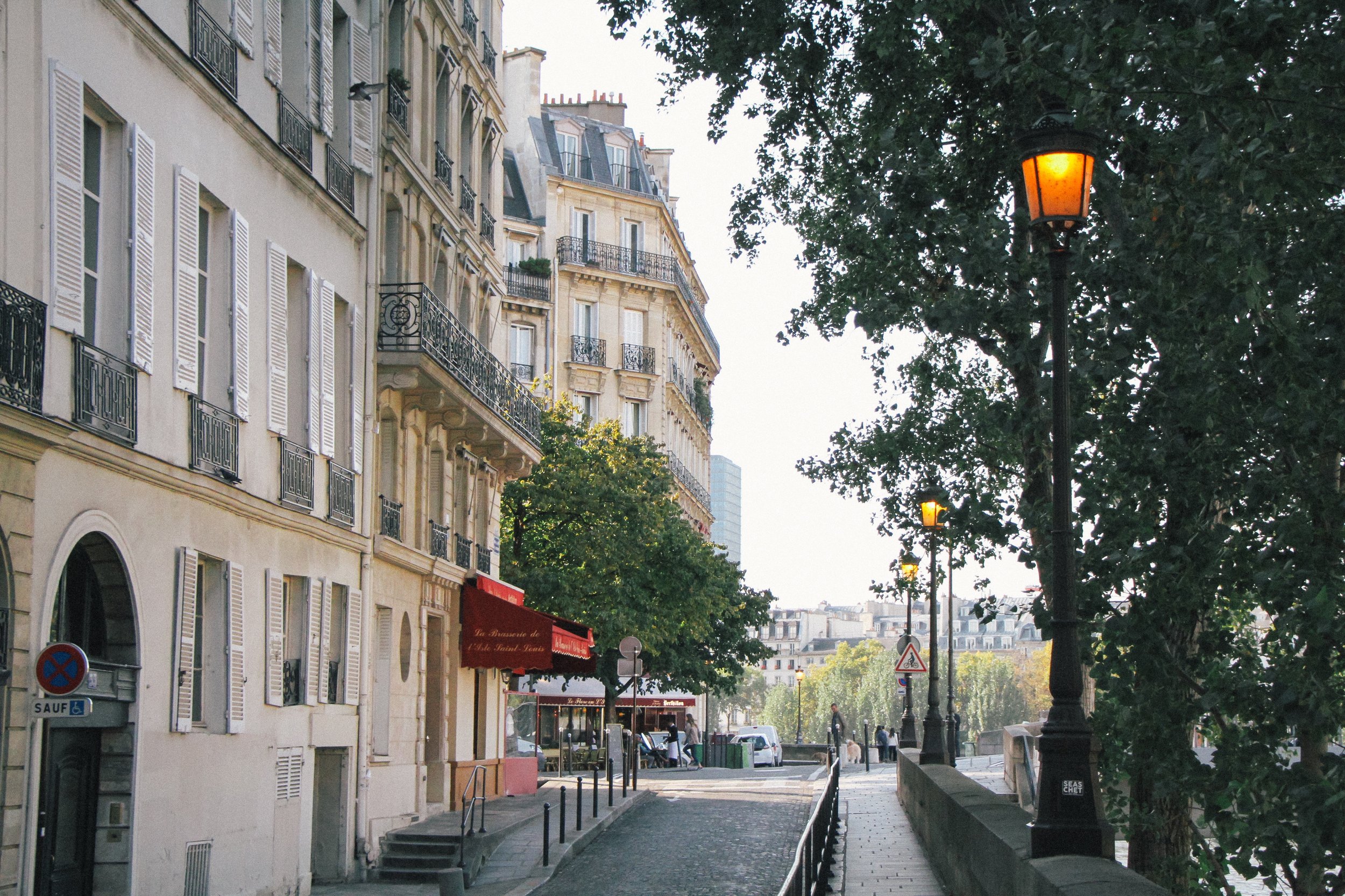 Walking-Guide-Paris-MonicaFrancisDesign