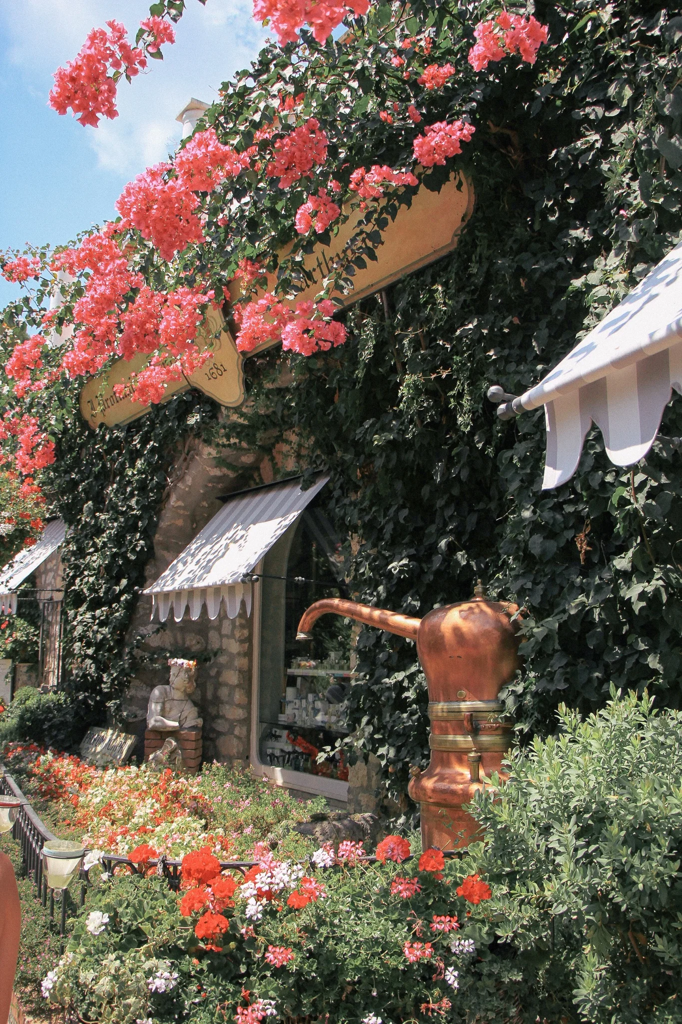 Capri Travel Guide | Monica Francis #mfrancisdesigntravels