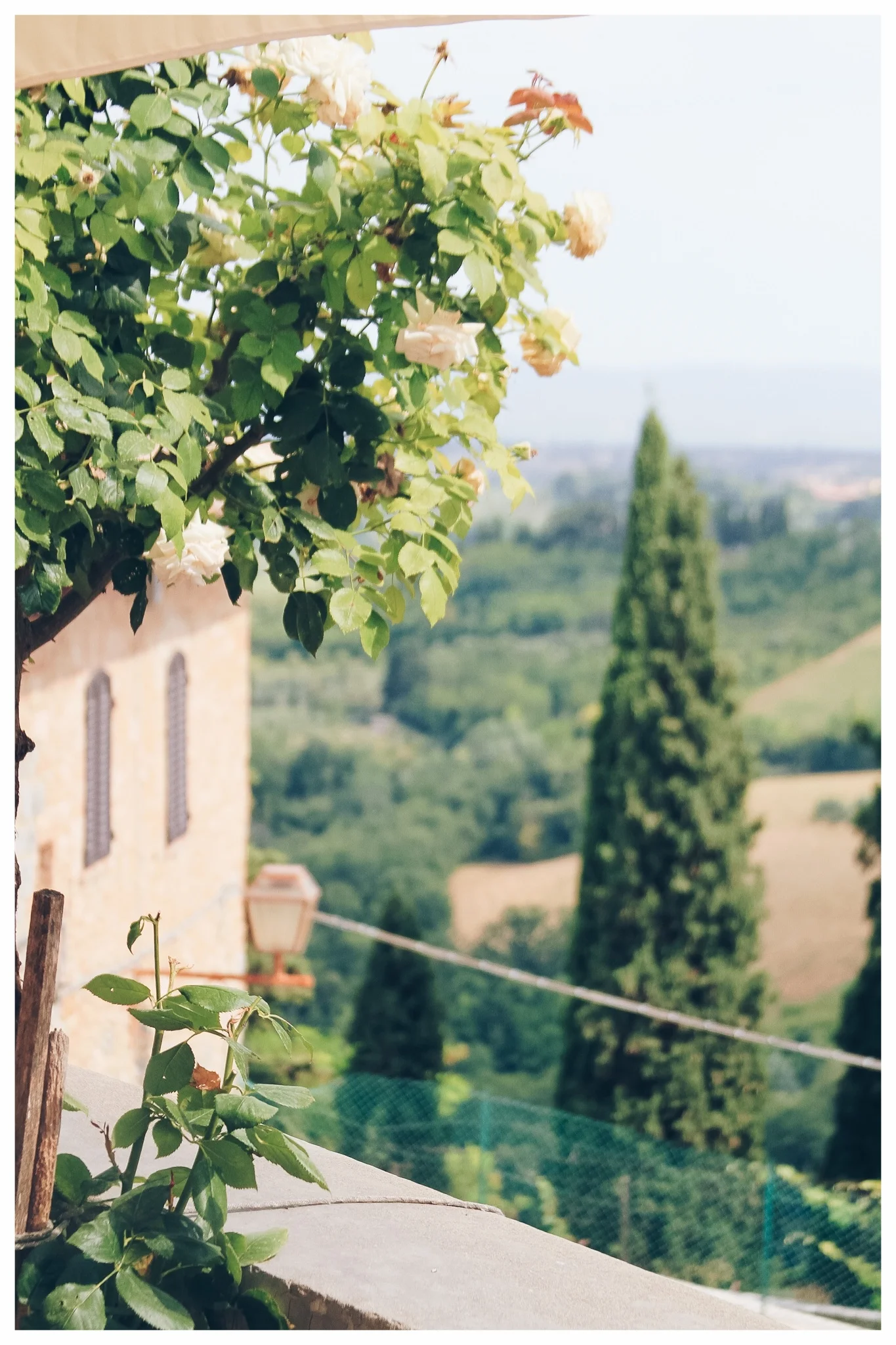 Our Summer Abroad: The Non-Backpacker’s Guide to Three Months of Slow Travel Through Europe | A 3-Month Itinerary from Paris to Rome, traveling to cities through France, Switzerland and Italy. | My Packing List and Planning Tips for spending the sum…