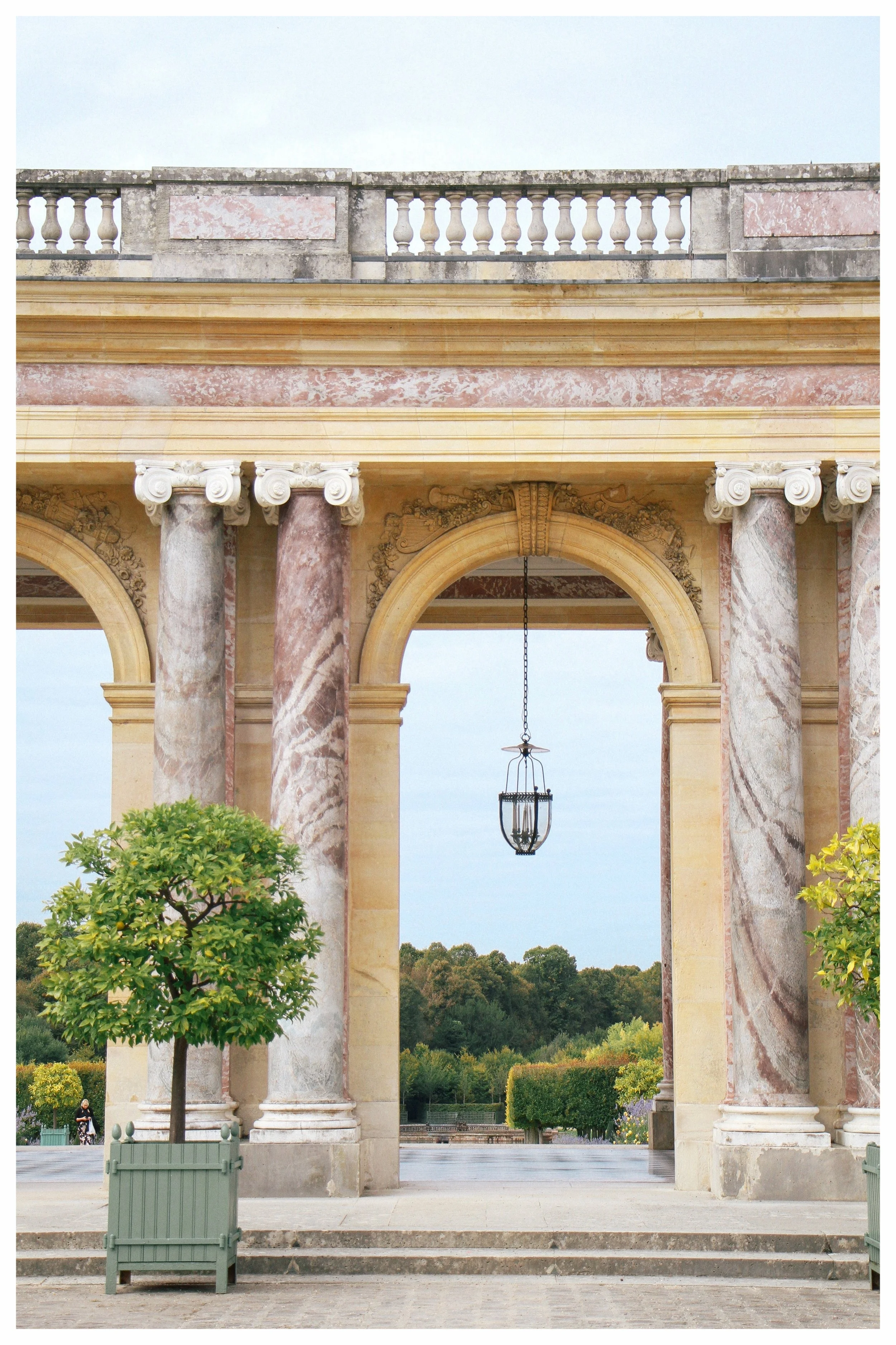 Visiting Versailles: How to Plan a Day Trip to the Palace &amp; Gardens | My best tips for a self-guided tour of the royal chateau, with a custom google travel map and outfit ideas for what to wear. | From the Hall of Mirrors to Marie Antoinette's P…