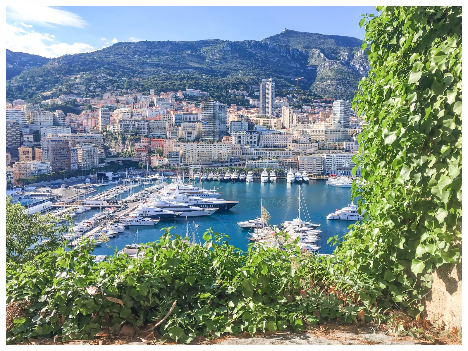 How to See Monaco in One Day | A Travel Guide | Things to do in Monte Carlo and Monaco-Ville | If you only have one day to spend in this glamorous city-state, this is your guide to all the sights, shopping and food in Monaco. | Place du Casino, Gard…