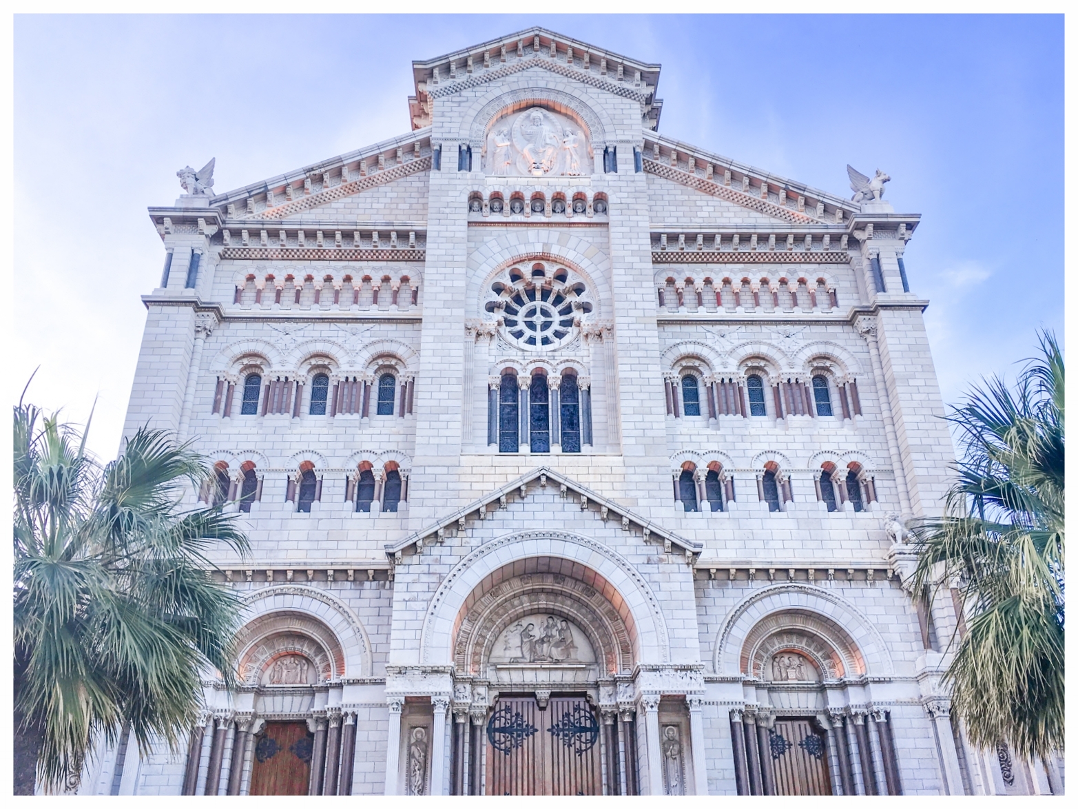 How to See Monaco in One Day | A Travel Guide | Things to do in Monte Carlo and Monaco-Ville | If you only have one day to spend in this glamorous city-state, this is your guide to all the sights, shopping and food in Monaco. | Place du Casino, Gard…