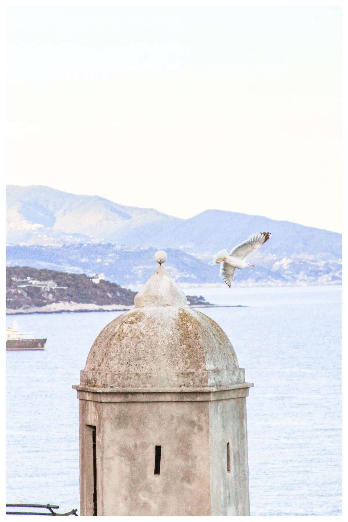 How to See Monaco in One Day | A Travel Guide | Things to do in Monte Carlo and Monaco-Ville | If you only have one day to spend in this glamorous city-state, this is your guide to all the sights, shopping and food in Monaco. | Place du Casino, Gard…