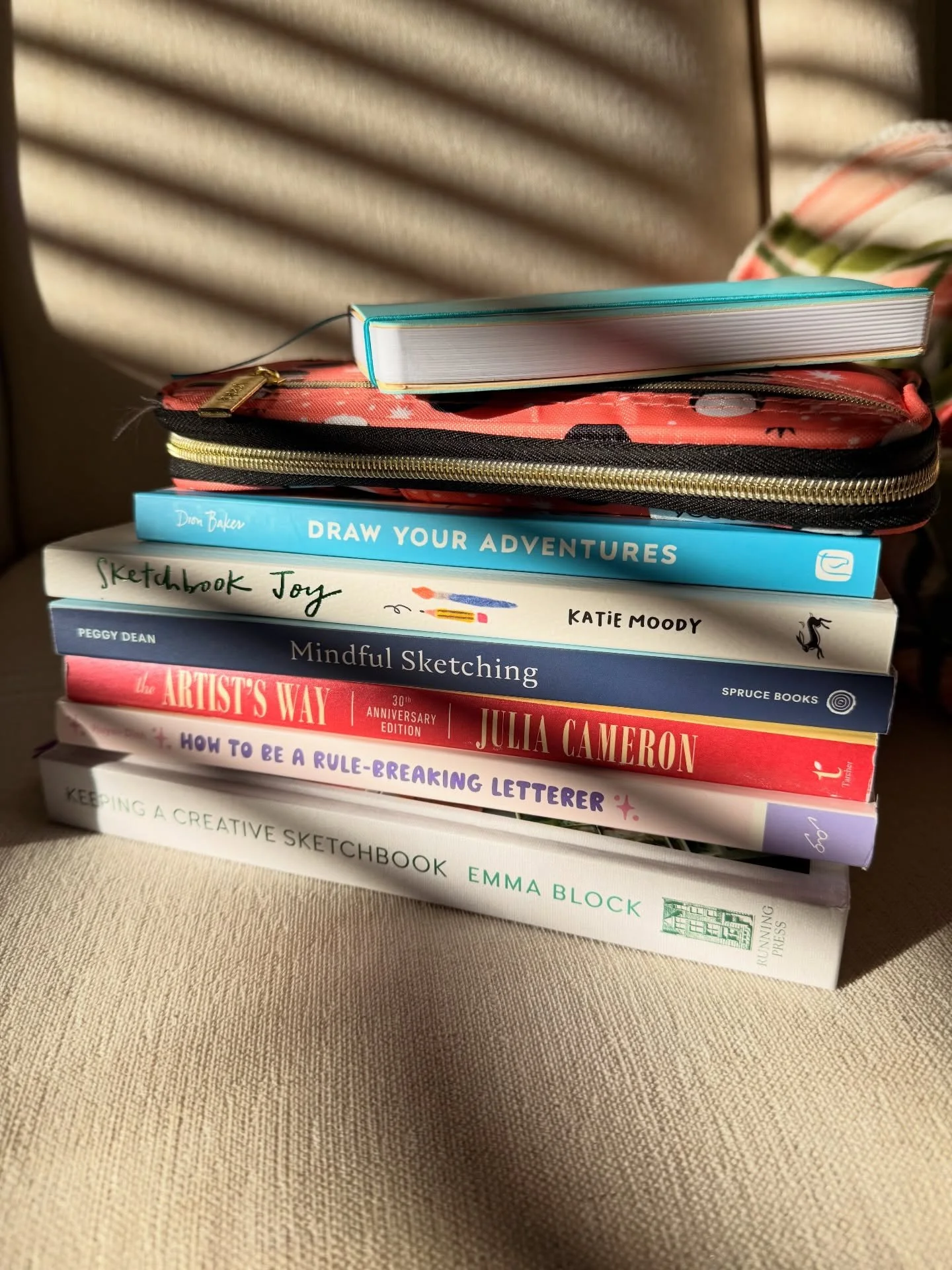 How I&rsquo;m ringing in the New Year 🪩
As much as I love digital design, lately I&rsquo;ve been craving an analog experience (like many). I&rsquo;ve been experimenting with new crafts like bag charms and slime. It&rsquo;s been exactly what my inner