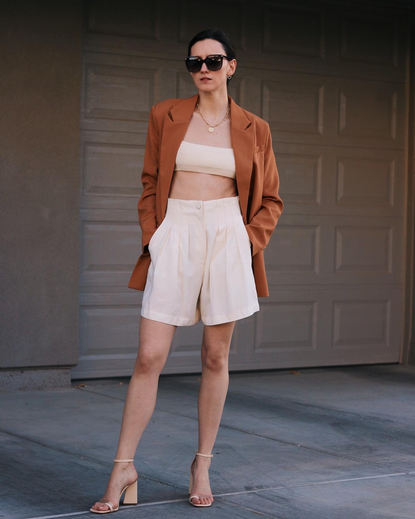 Trying out the bralette trend for spring for the first time! I definitely wouldn&rsquo;t wear it on its own 🤪 so I decided to pair it with an oversized blazer and a pair of trousers shorts for some suiting vibes. This look is outside my comfort zone