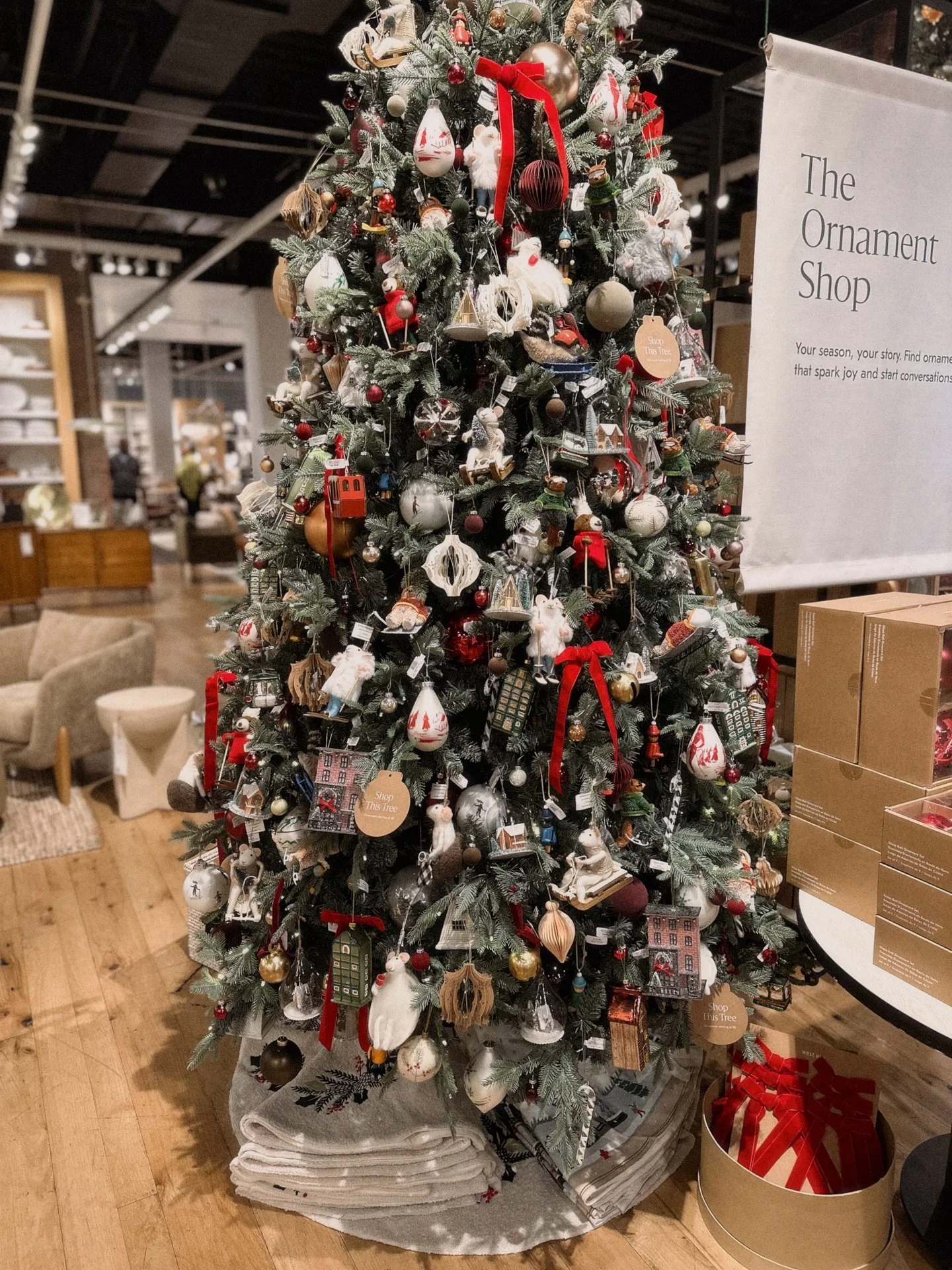 festive finds from this weekend 🎄 I&rsquo;ve been finding so much joy in hearing Christmas music everywhere and seeing holiday decor in all the stores. I love this time of year, and even though the holidays will feel bittersweet after my grandpa&rsq