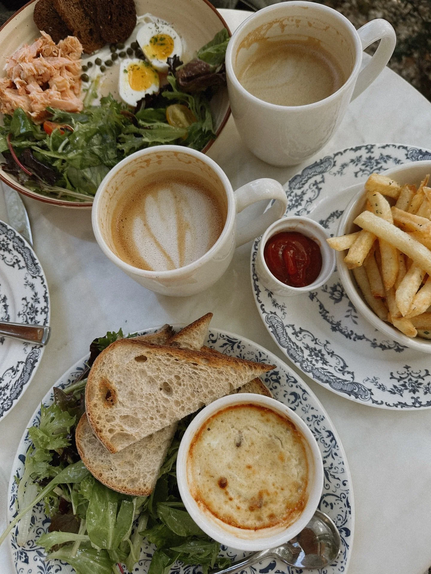 first weekend of 2026 left no crumbs ☕️ brunch at the cutest spot, our fave local coffee, an impromptu book store date (not pictured), and quality time with my love bug 🐞 doesn&rsquo;t get much better than that! 

#weekendmood #nosundayscaries #week