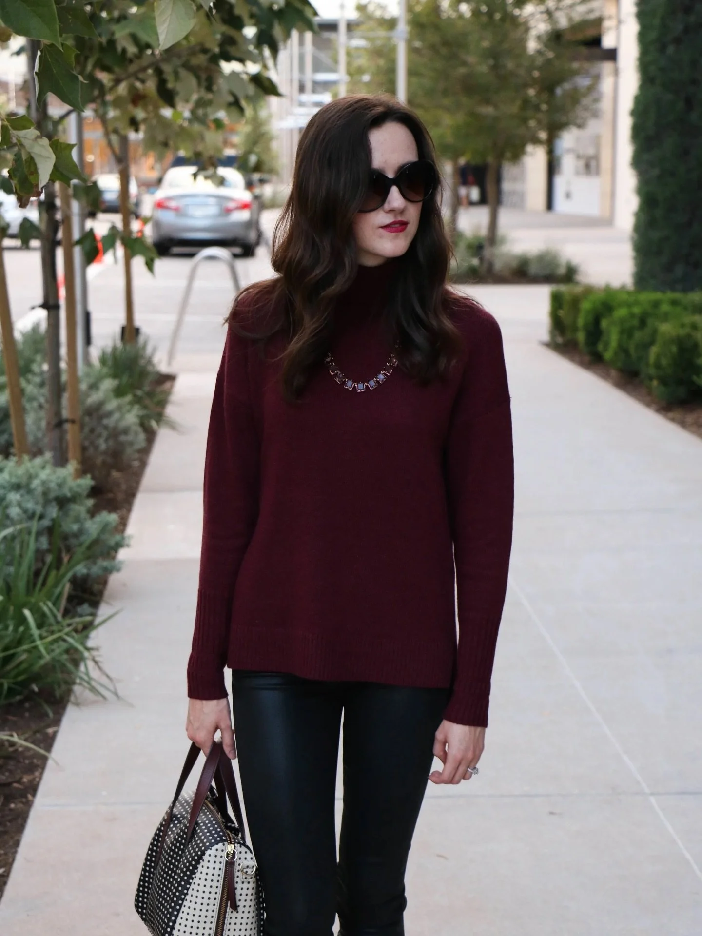 2016 💫 when infinity scarves, skinny jeans, and Tom&rsquo;s were the cornerstones of my wardrobe&hellip;a truly marvelous time! What were some of your favorite trends from that year? 🫶🏻

#2016 #2016trend #throwbackthursdayy #tbt