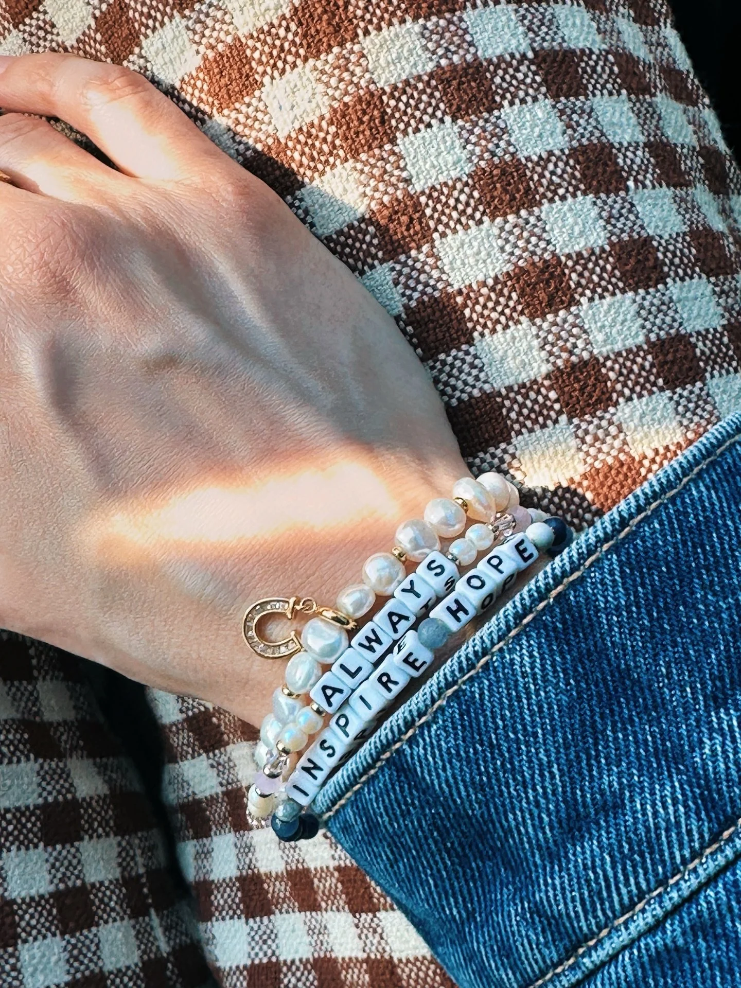 january moments 🕊️☕️☀️📷📖🕯️

Last month felt like the longest month&hellip;and somehow also a complete blur. Work was nonstop and full of many late nights, but in between the chaos, there were little pockets of life that reminded me to slow down: 