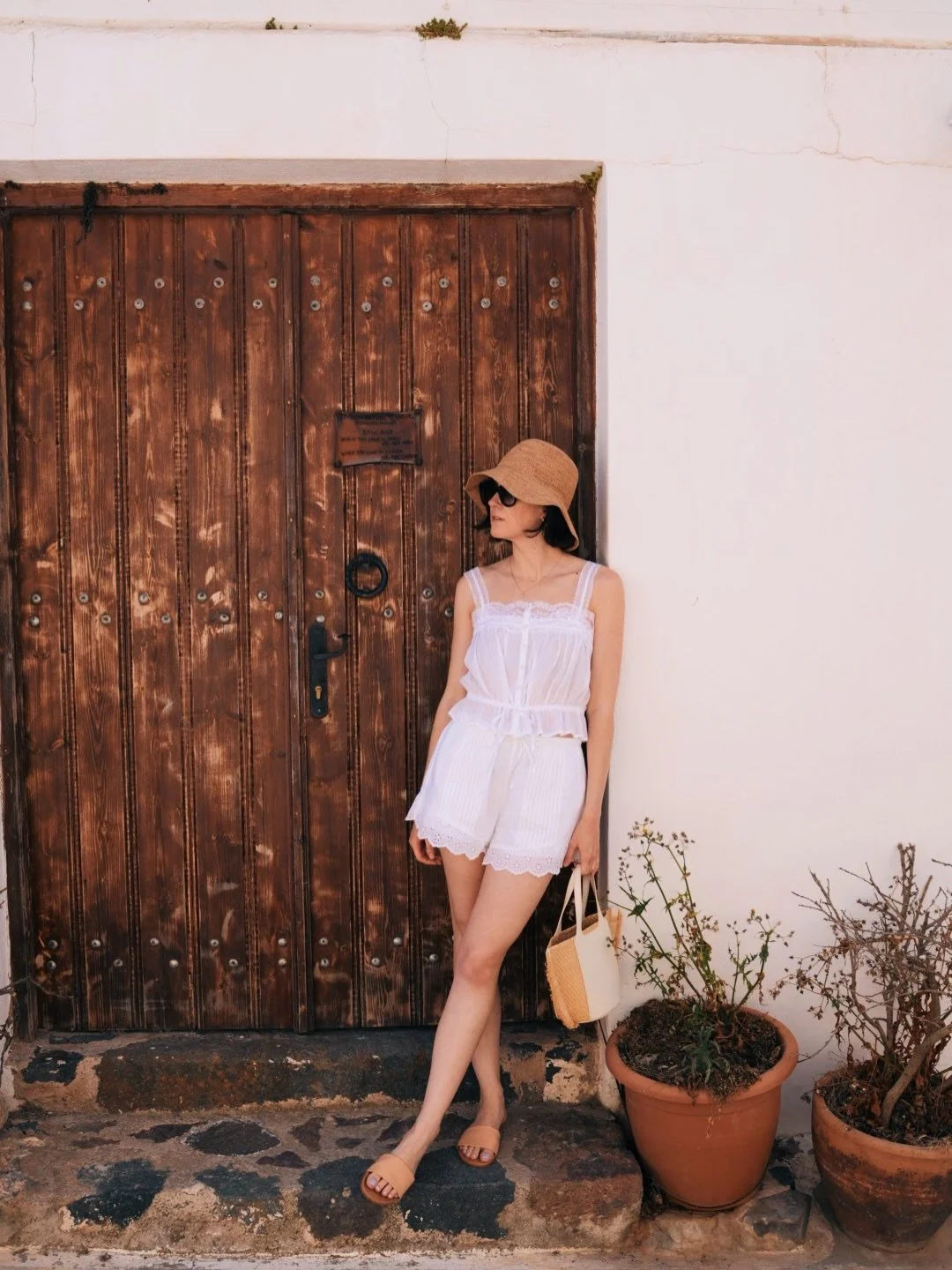 consider this my official campaign for everyone to own a raffia bucket hat 😂☀️👒 

It&rsquo;s the summer accessory I didn&rsquo;t know I needed &amp; I already know I&rsquo;ll be wearing it on repeat all season long! Not only does it help protect yo