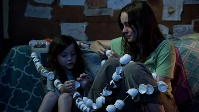 Eggshell snakes are the longest creatures in Room.