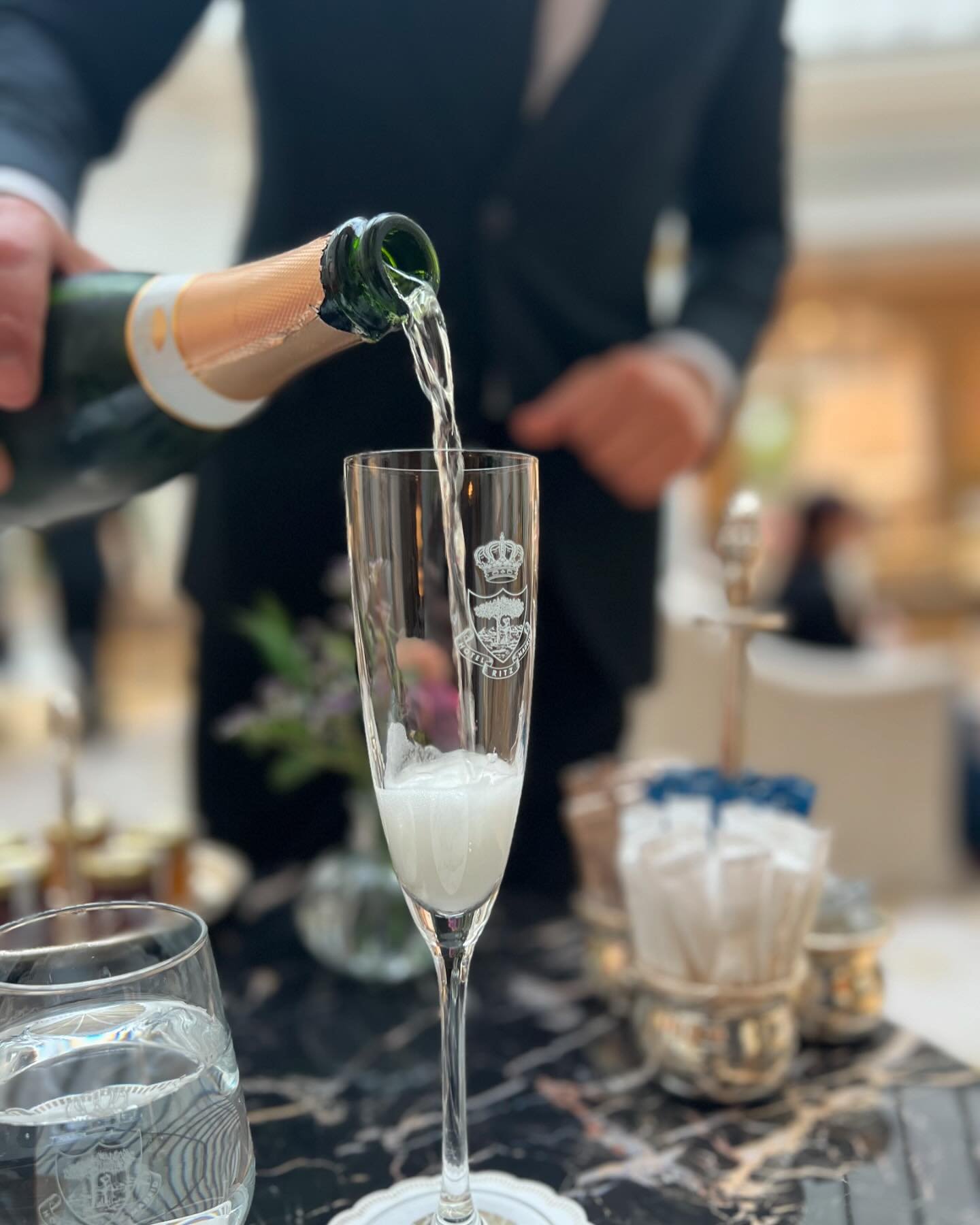 Si vas a celebrar hazlo en el Ritz. 
If you&rsquo;re going to celebrate do it in the Ritz. Happy birthday @ali.es.gz
. @mo_ritzmadrid