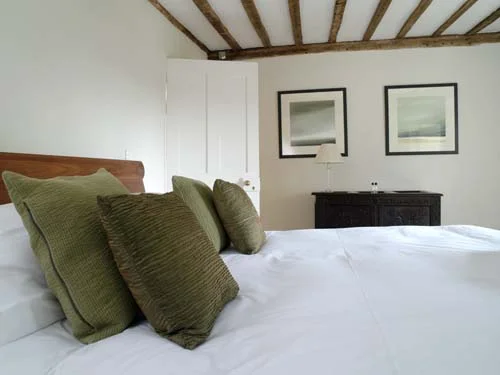 17_bedroom_2.jpg
