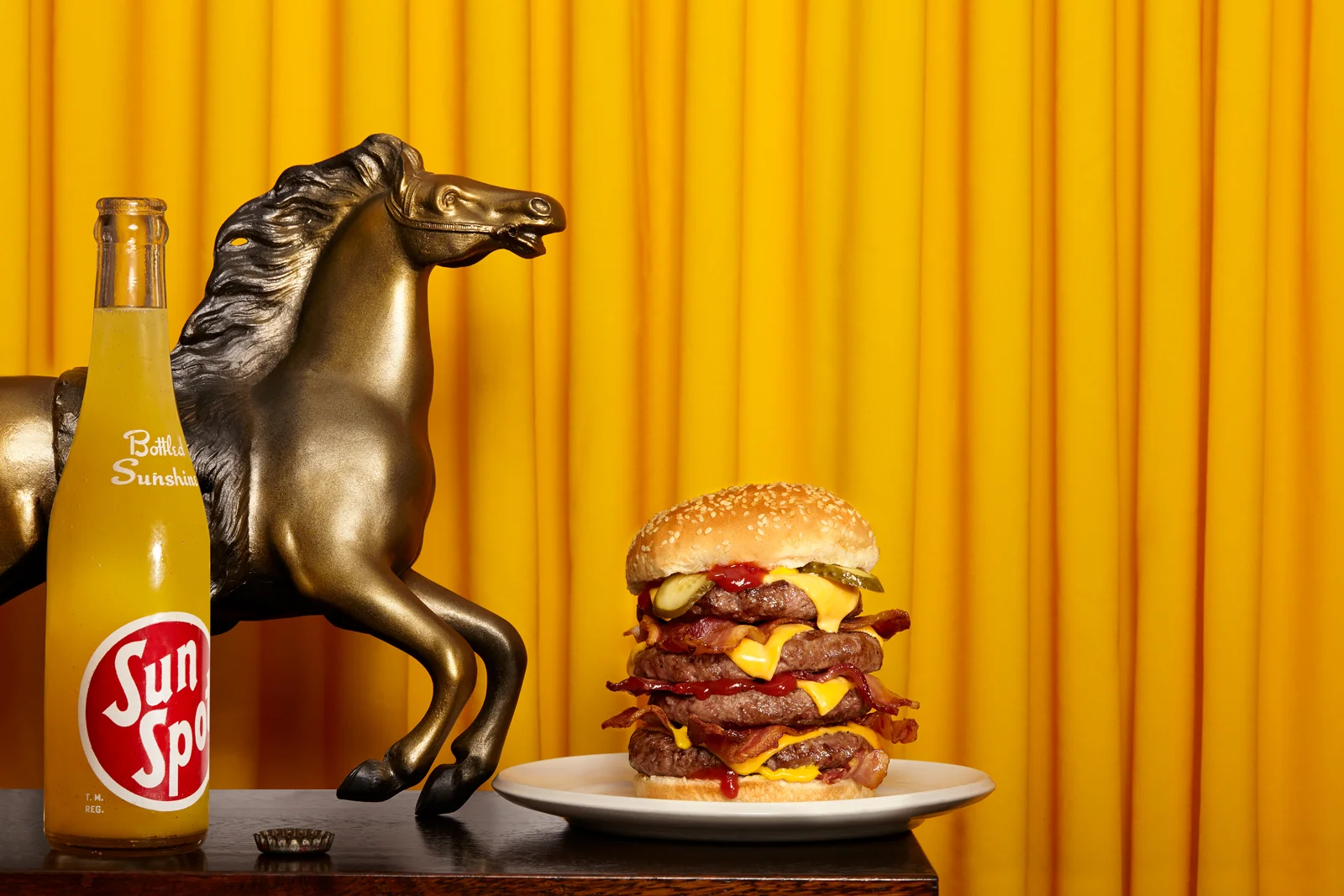 Elvis_4_Burger_TV_W1.jpg