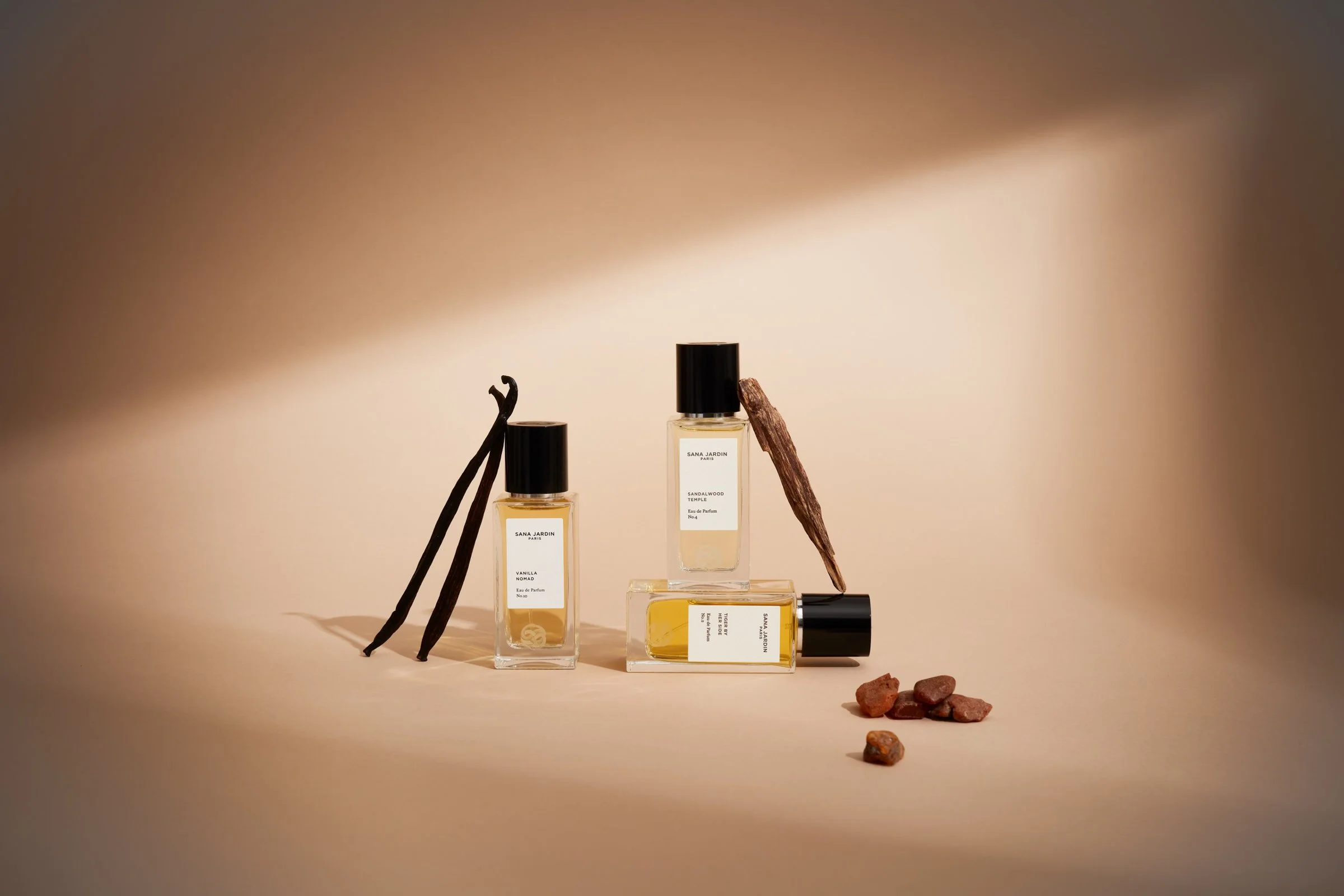 092321_SanaJardin_06_Ingredients_Family_Woody_1_11815_RT_V1.jpg