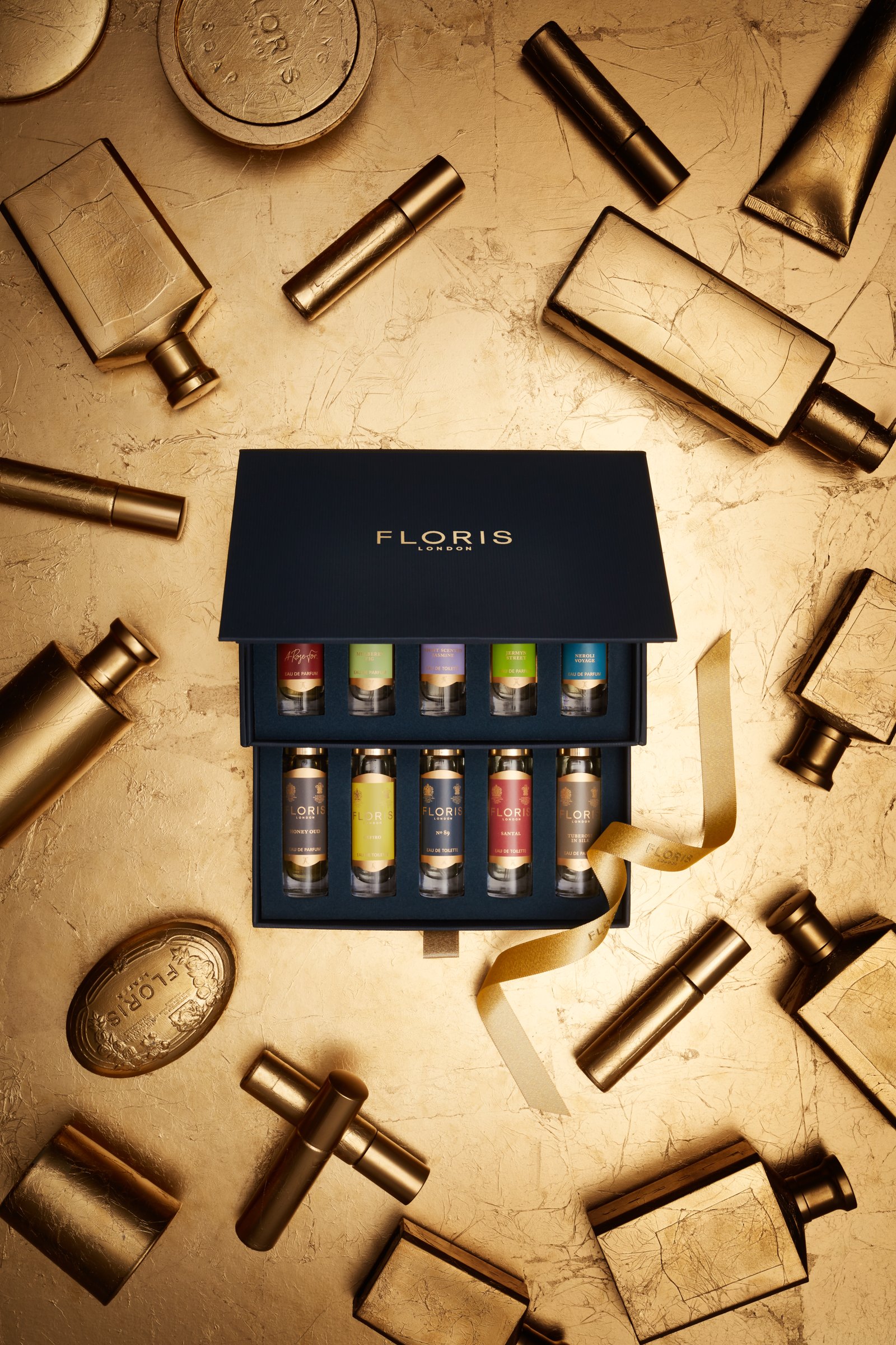 090523_Floris_25_Christmas2023_Shot_049_PerfumersCollection26789_v2.jpg