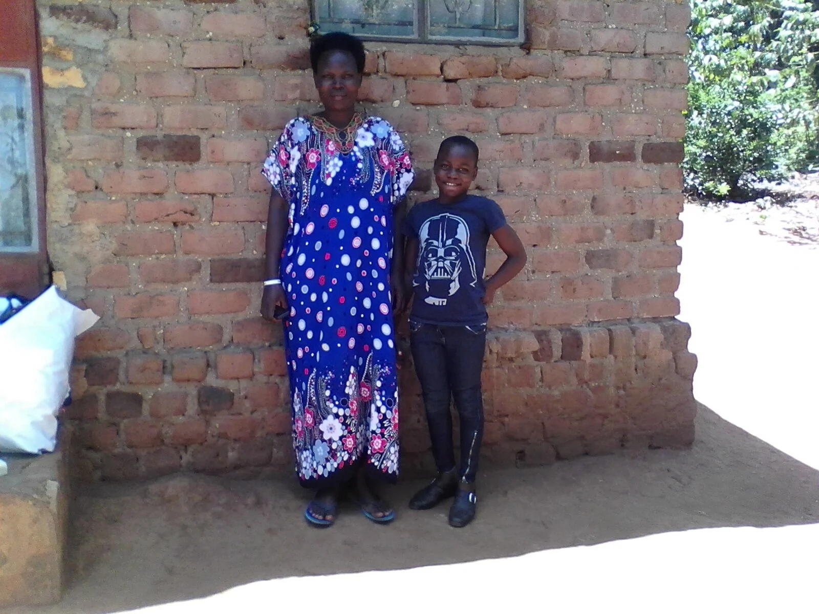 Esikaka and his mother.jpg