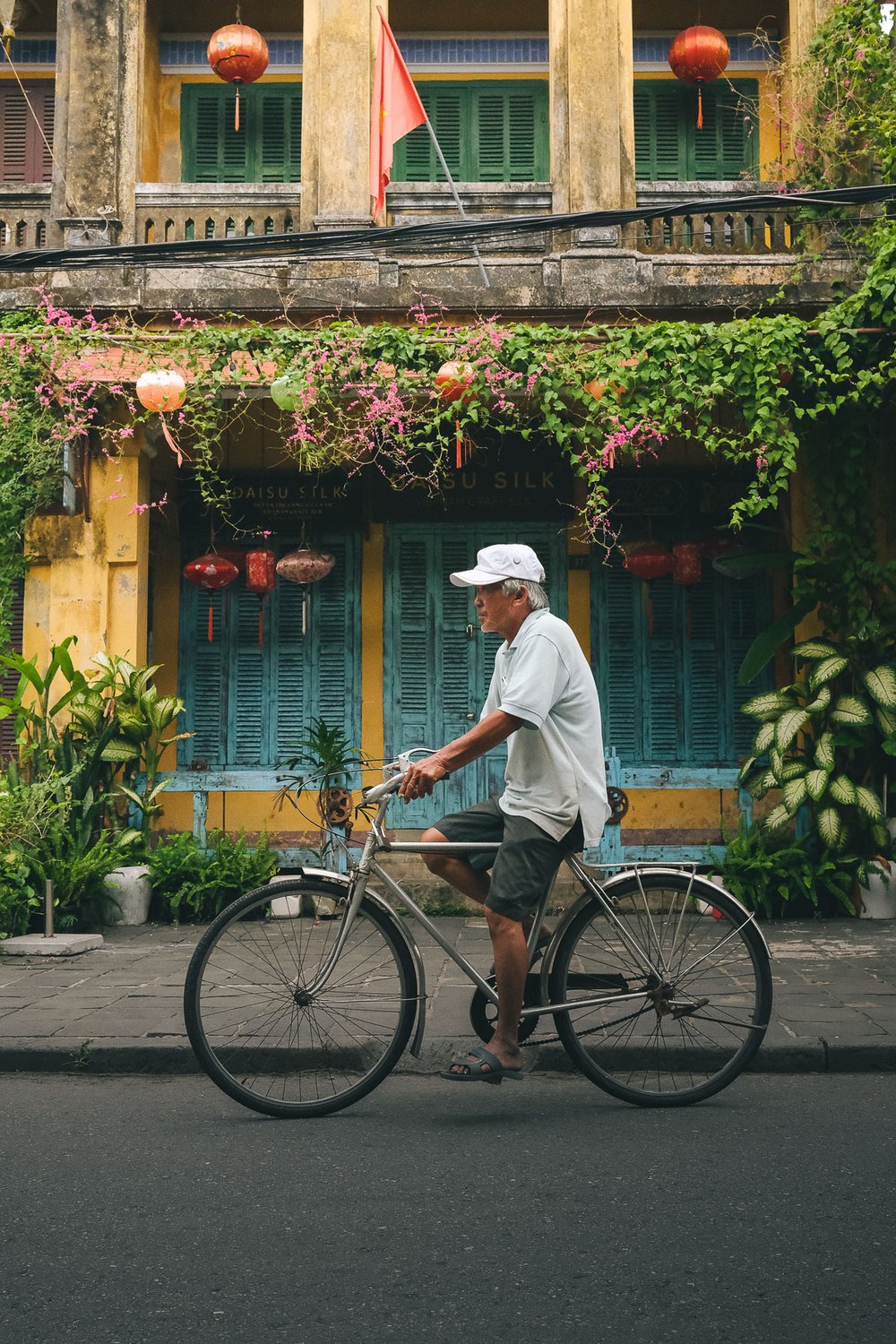 Hoi-An-Vietnam-Street-Photography-8.jpg