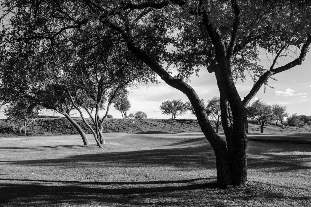 AUS18_5325_BW_MSTR_30x45_s.jpg