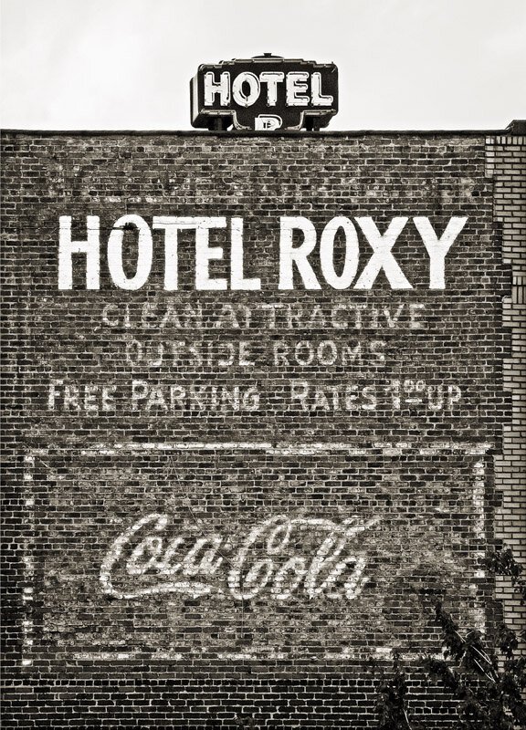ATL07_HOTEL-ROXY_8585_36x50_BW_s.jpg