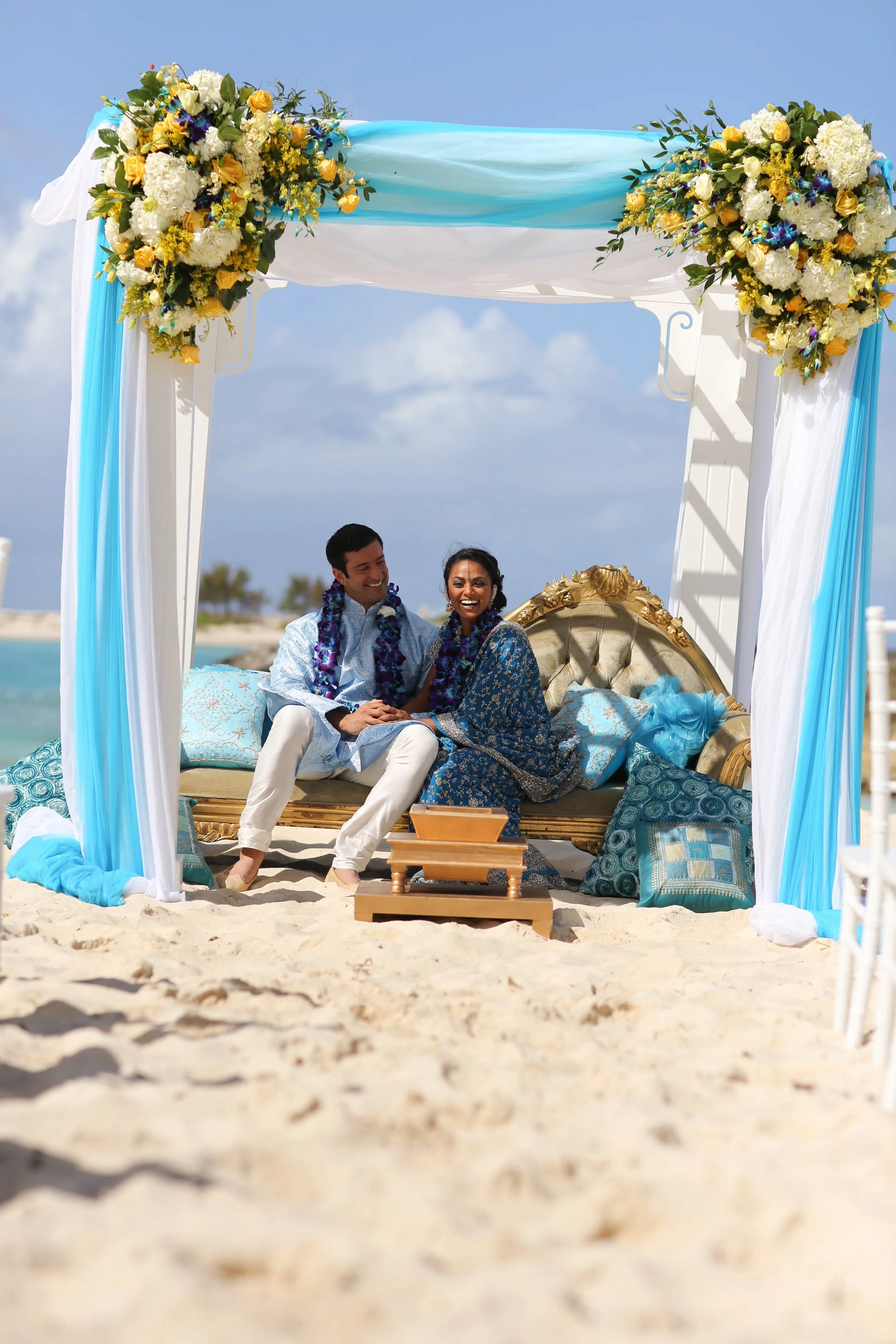 BAHAMAS DESTINATION WEDDING AT THE COVE ATLANTIS. PARADISE ISLAND BAHAMAS