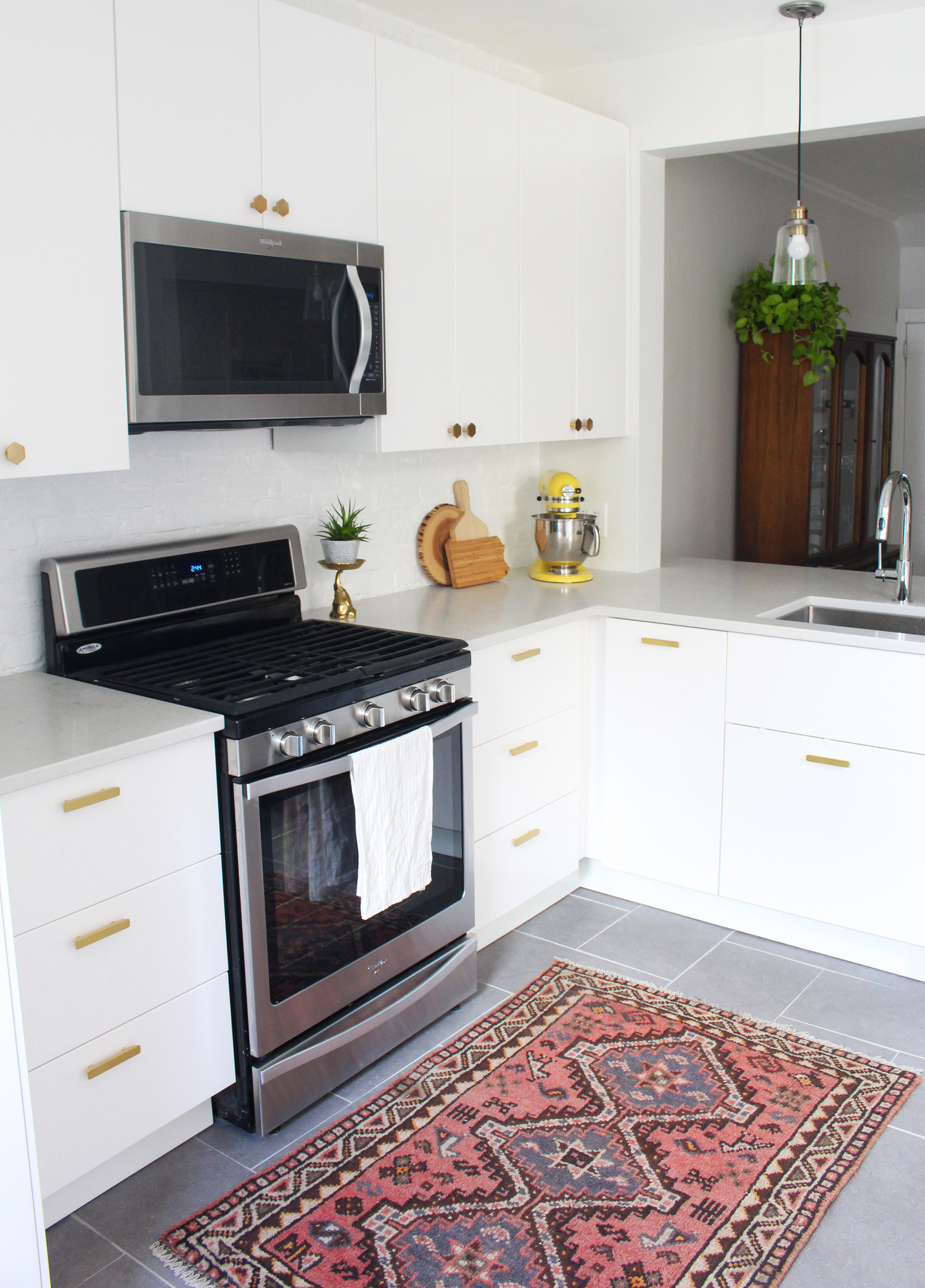 Small, modern IKEA kitchen (Veddinge)