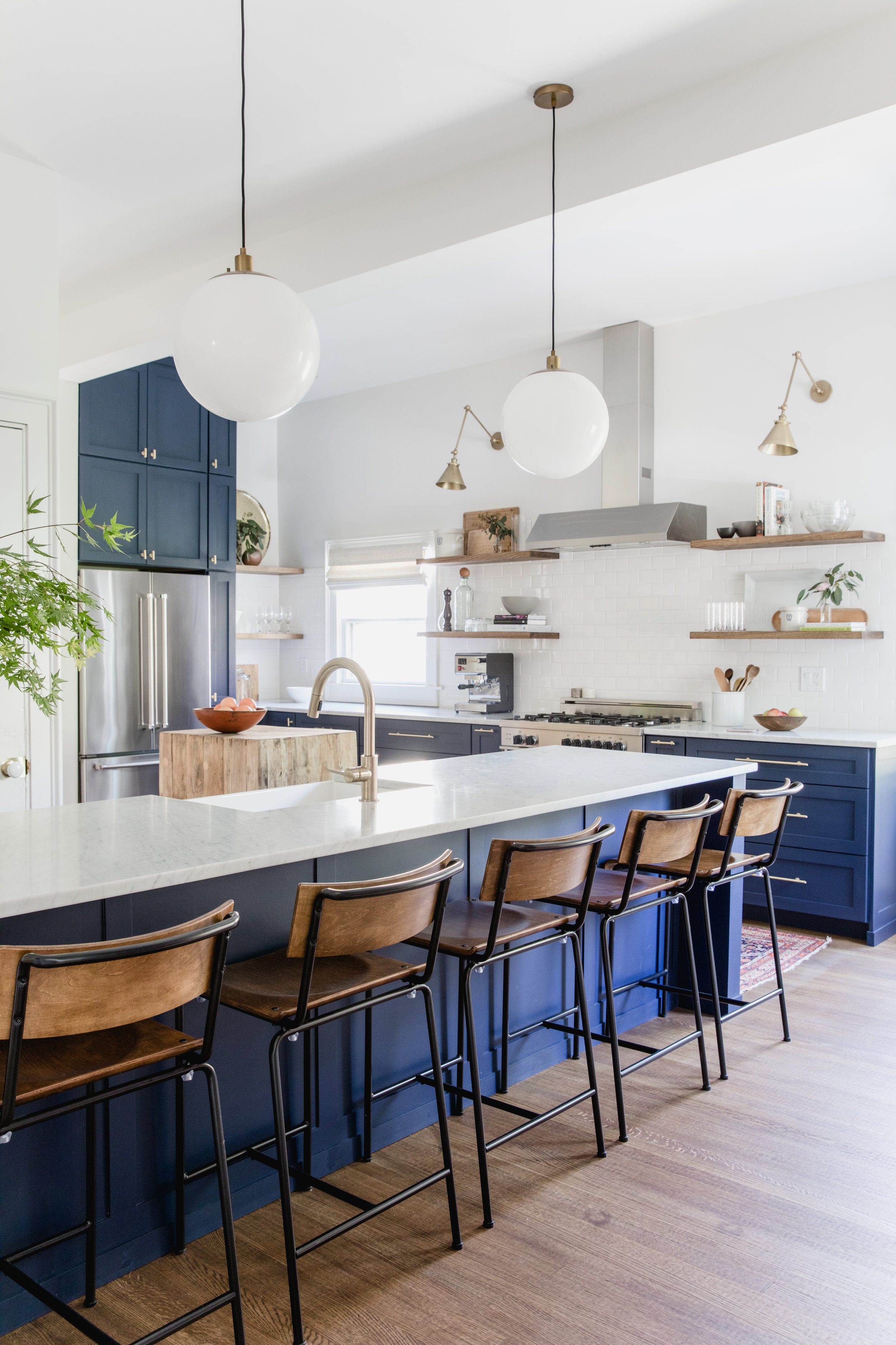 How To Choose the Right Bar Stools For Your Kitchen Island Or ...
