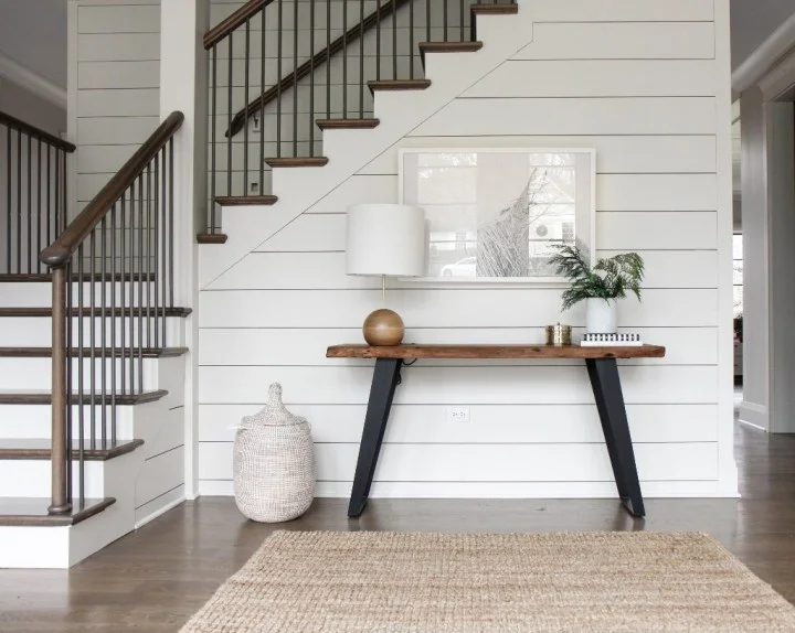 White shiplap in an entryway // Modern farmhouse entryway